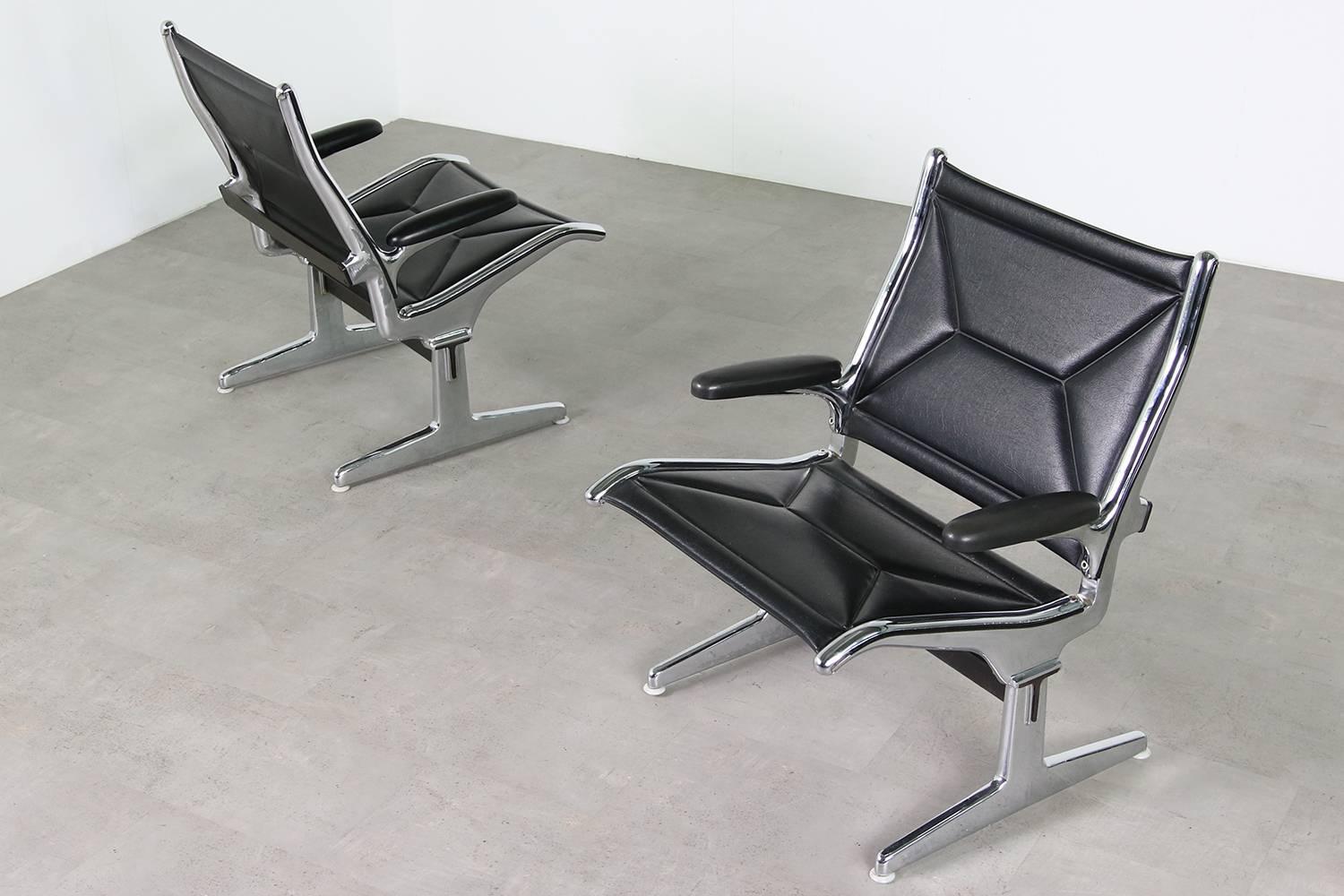 Beautiful set of four 1960s Ray & Charles Eames airport chairs, armchairs for Herman Miller, in authentic condition, vinyl and chrome base, produced in the late 1960s.