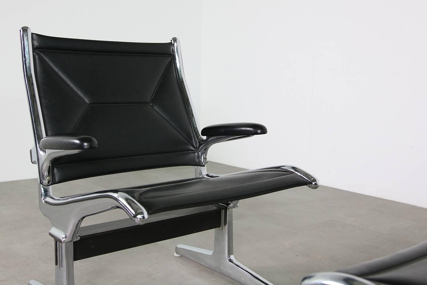 Mid-Century Modern Set of Four 1960s Charles Eames Airport Chairs for Herman Miller, Black & Chrome For Sale