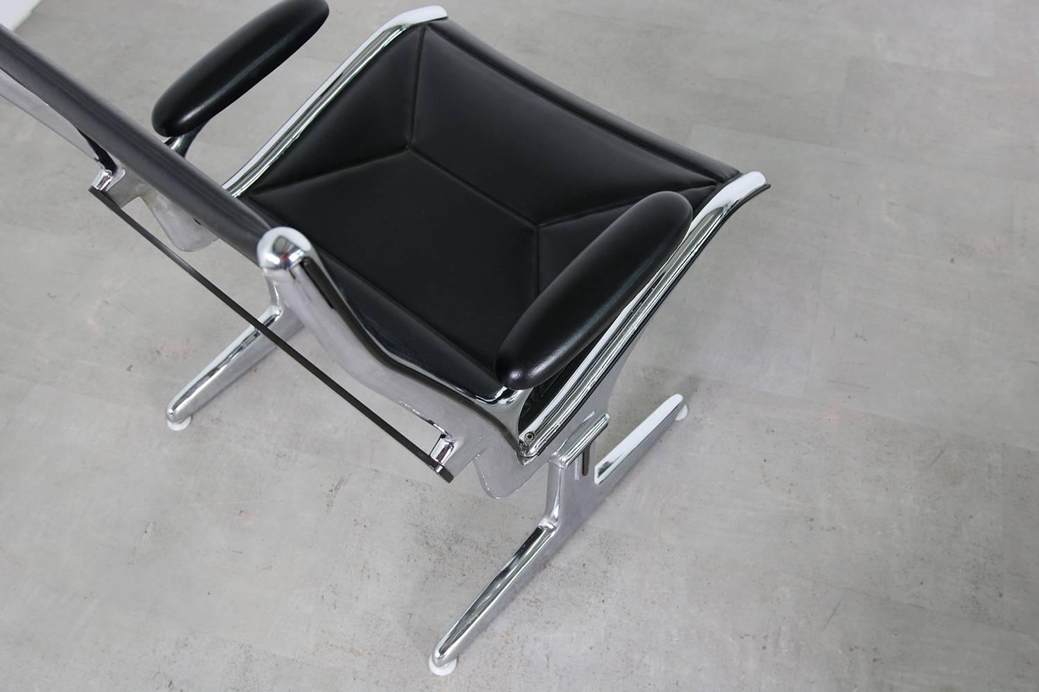 Danish Set of Four 1960s Charles Eames Airport Chairs for Herman Miller, Black & Chrome For Sale