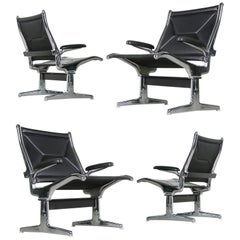 Juego de cuatro sillas Airport de Charles Eames de los años 60 para Herman Miller, negras y cromadas