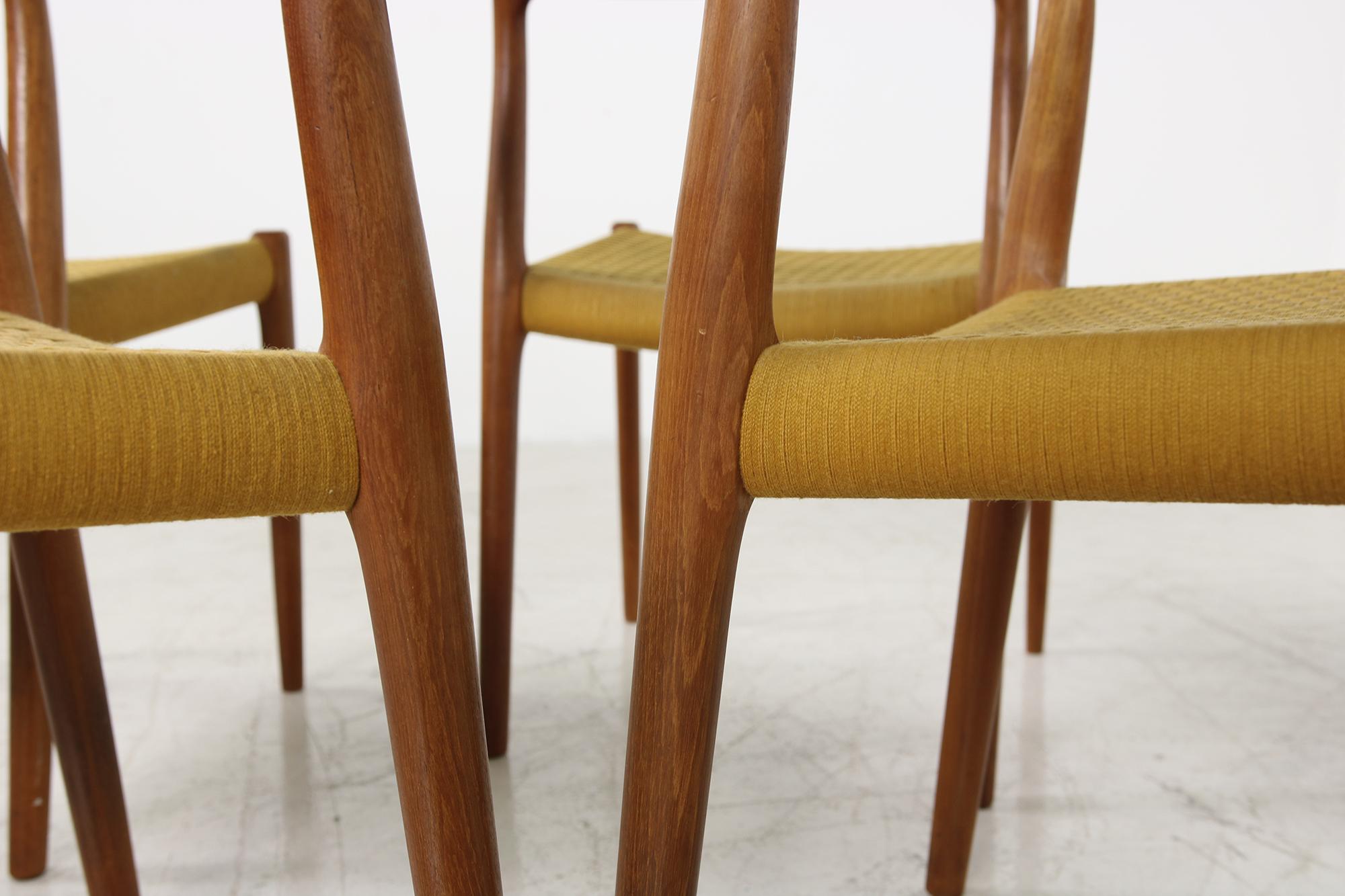 Beautiful set of four (4) mid century modern dining room chairs, Niels Moller for J.L. Moller, 4x Mod. 77 
Fantastic condition, the chairs are solid and sturdy, the seat is made of flat woven cord of wool string, good condition, minor signs of use,