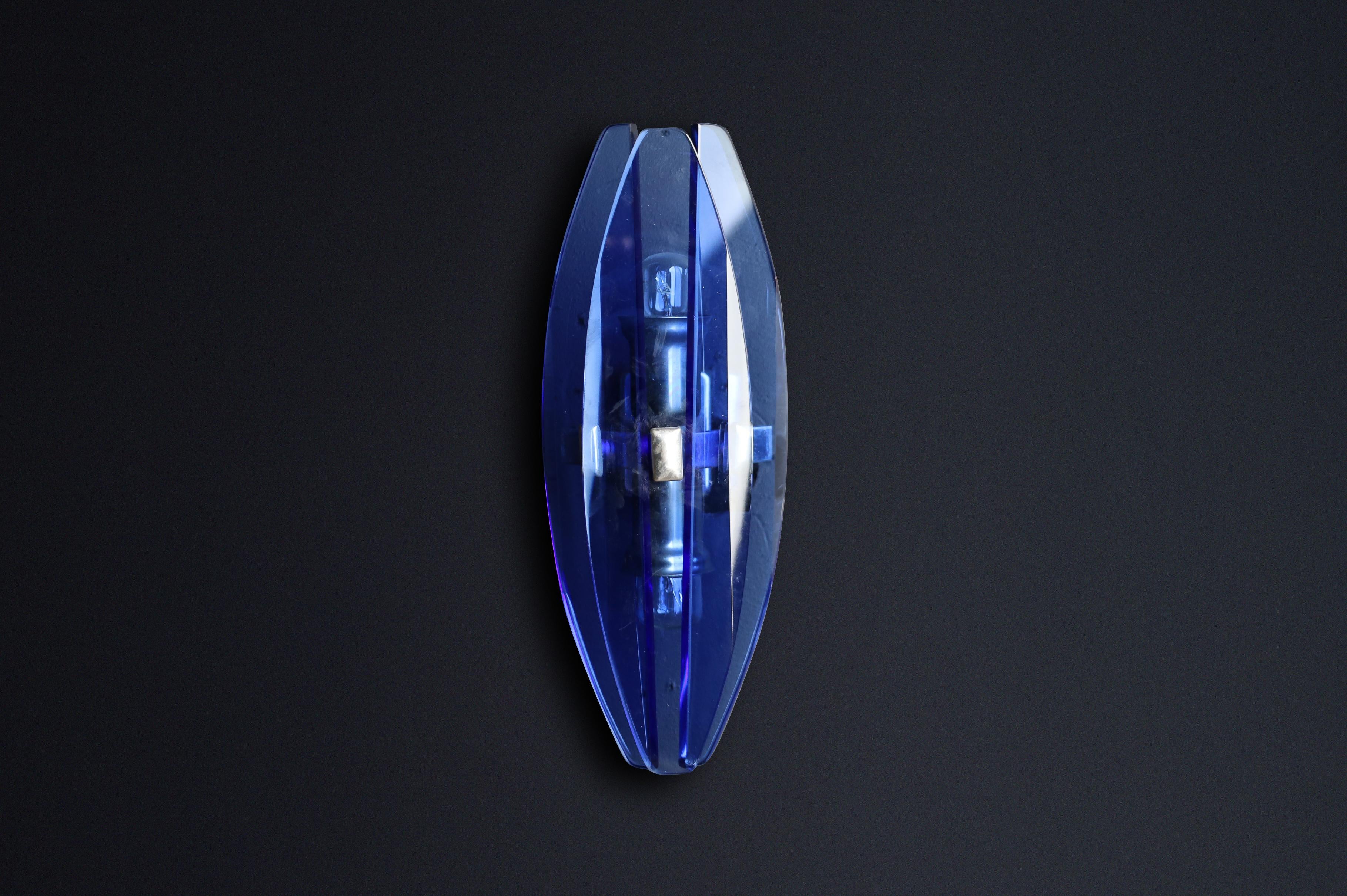 Set di quattro lampade italiane del 1960 in vetro blu e cromo di Veca Italy in vendita 2