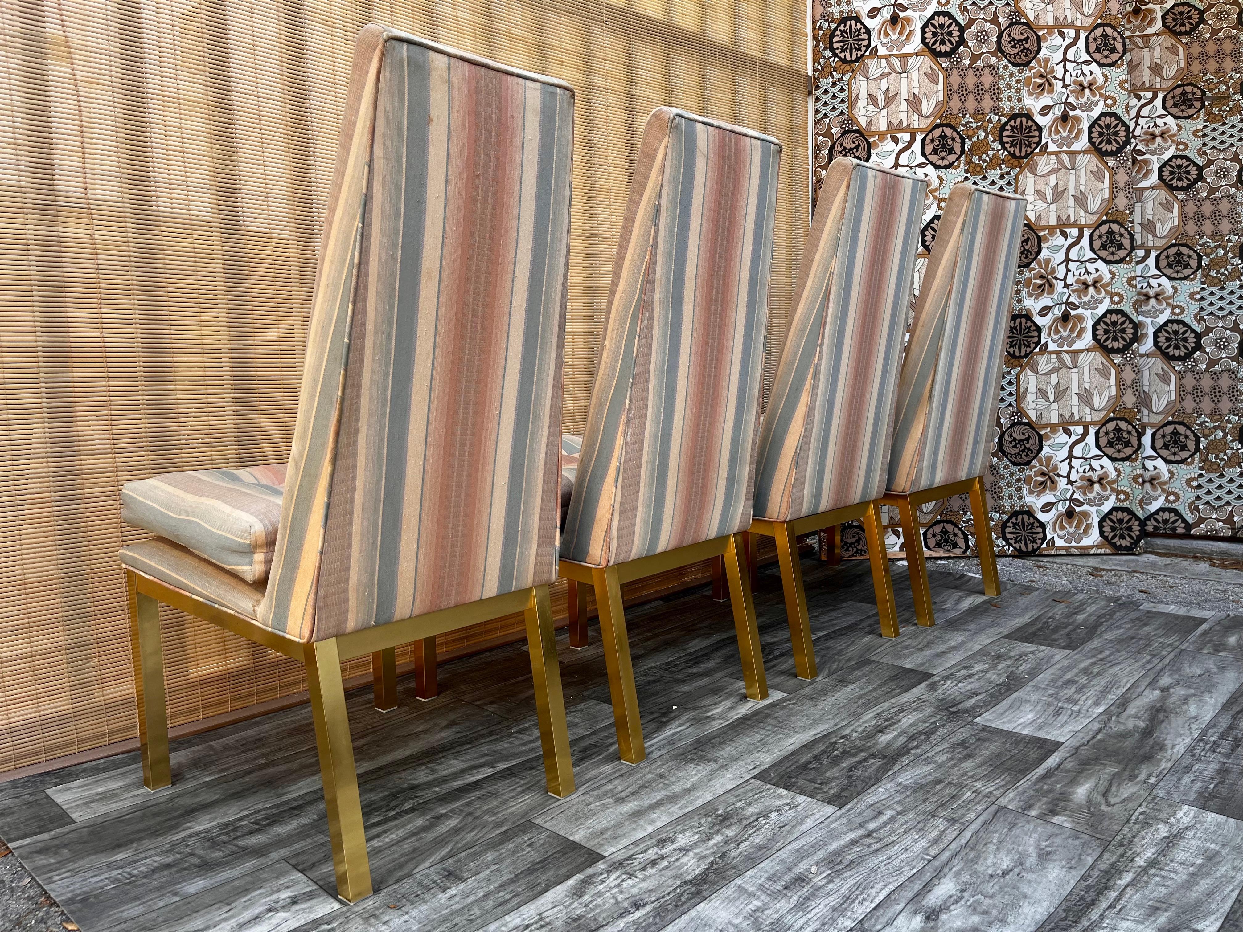 Ensemble de quatre chaises de salle à manger modernes des années 1960 dans le style Adrain Pearsall. en vente 2