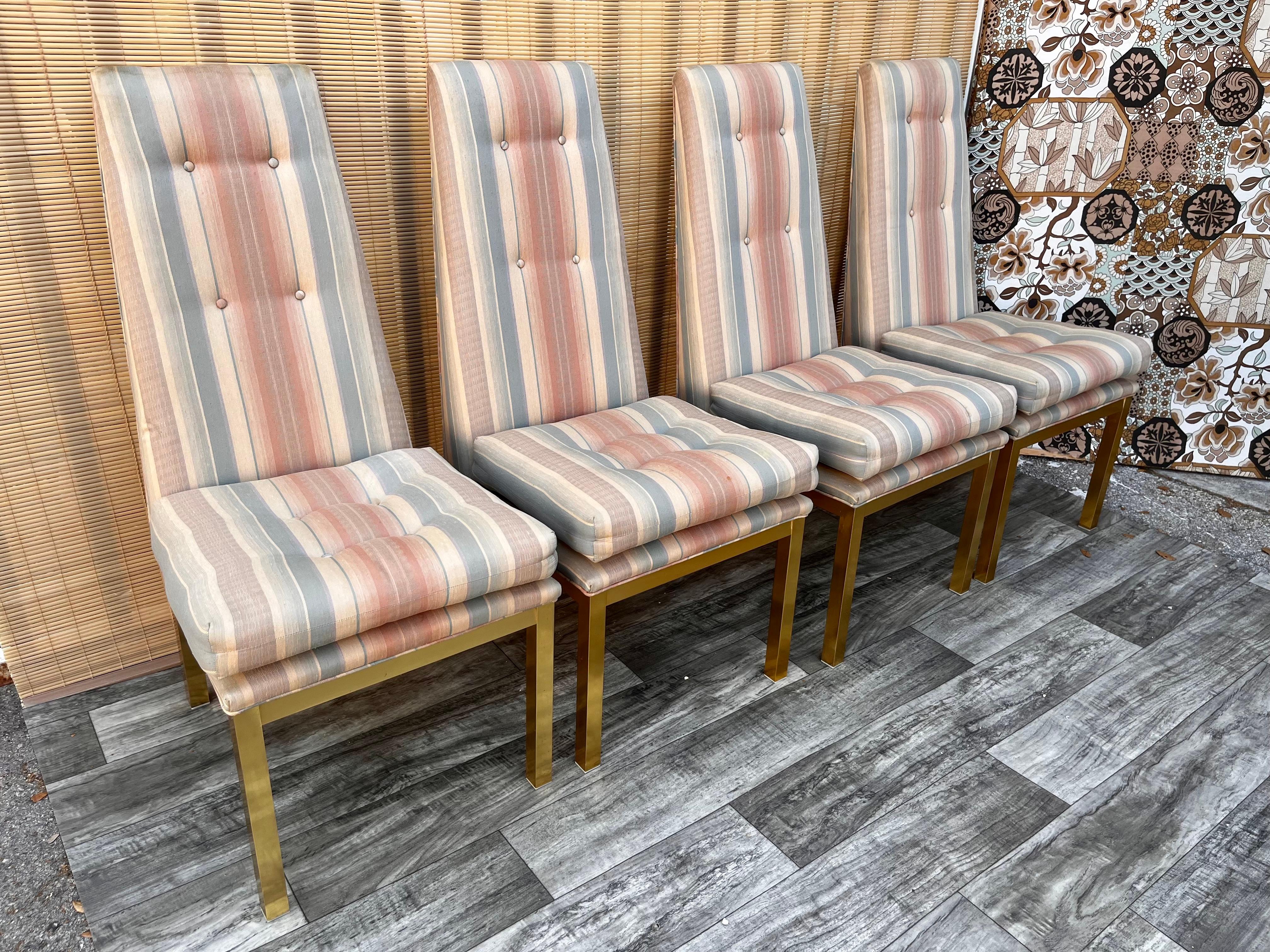 Anodisé Ensemble de quatre chaises de salle à manger modernes des années 1960 dans le style Adrain Pearsall. en vente