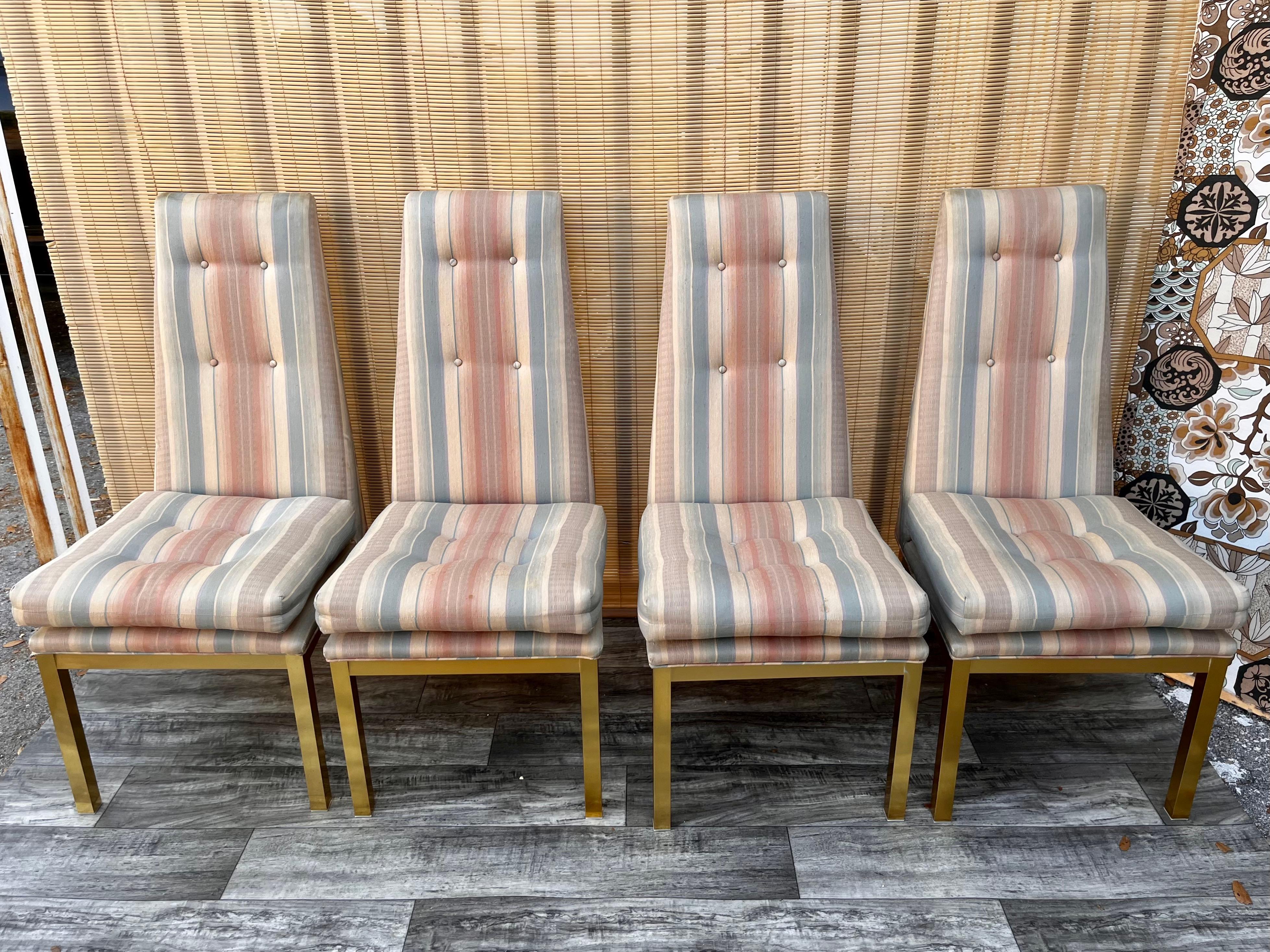 Aluminium Ensemble de quatre chaises de salle à manger modernes des années 1960 dans le style Adrain Pearsall. en vente