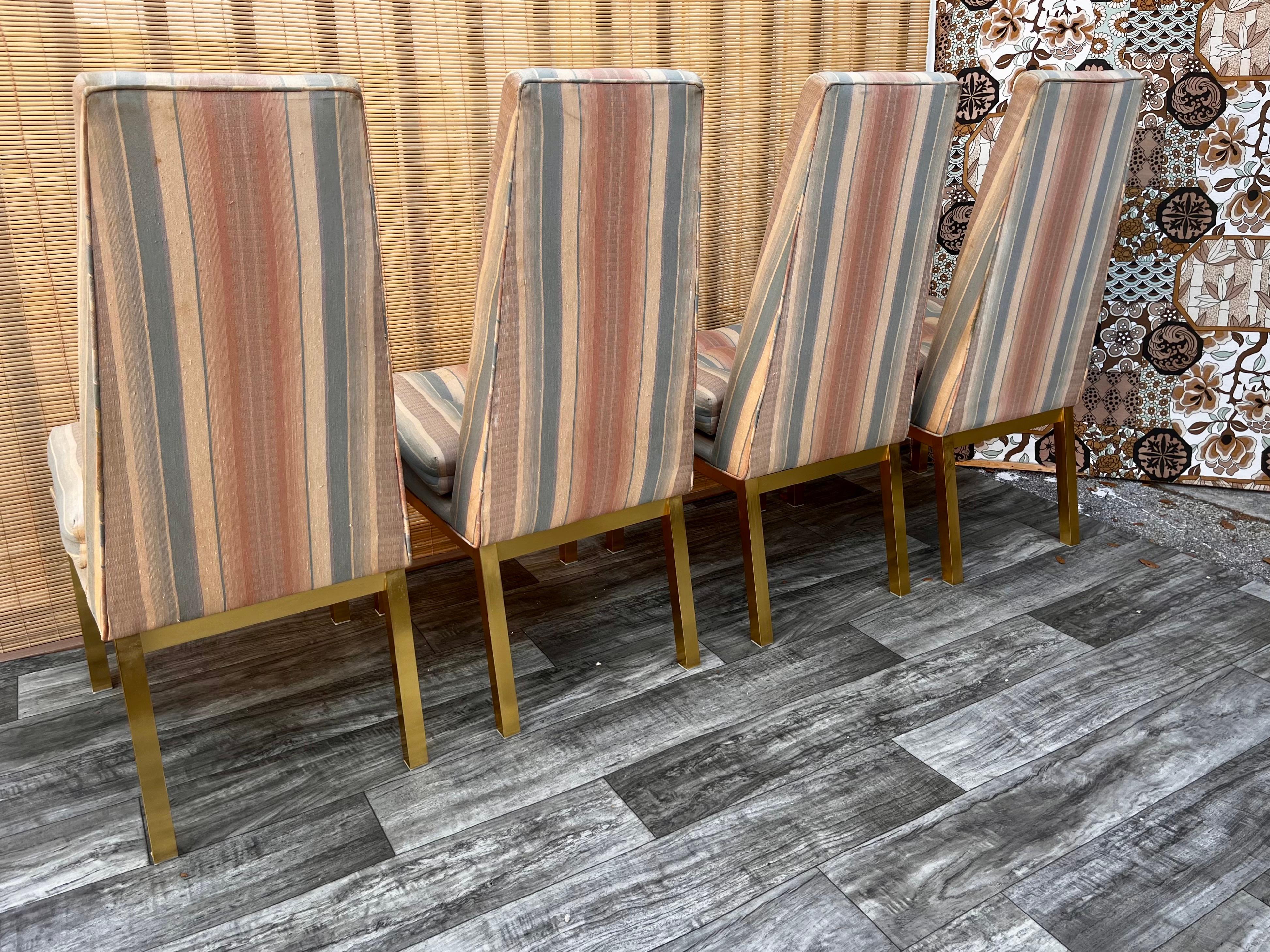 Ensemble de quatre chaises de salle à manger modernes des années 1960 dans le style Adrain Pearsall. en vente 1