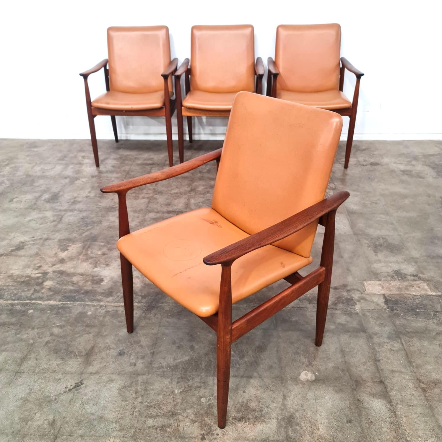 Mid-Century Modern Set of Four 1960s Parker Carvers For Sale