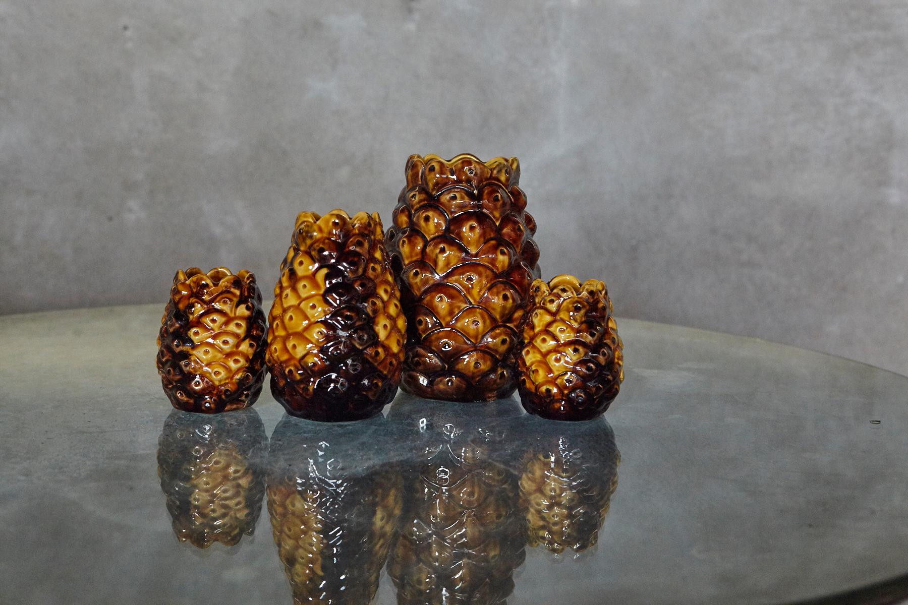 Set di quattro vasi in ceramica di metà secolo con ananas del 1960 In condizioni buone in vendita a Aramits, Nouvelle-Aquitaine