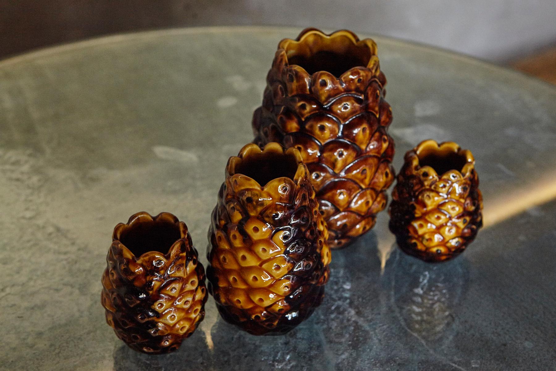 XX secolo Set di quattro vasi in ceramica di metà secolo con ananas del 1960 in vendita