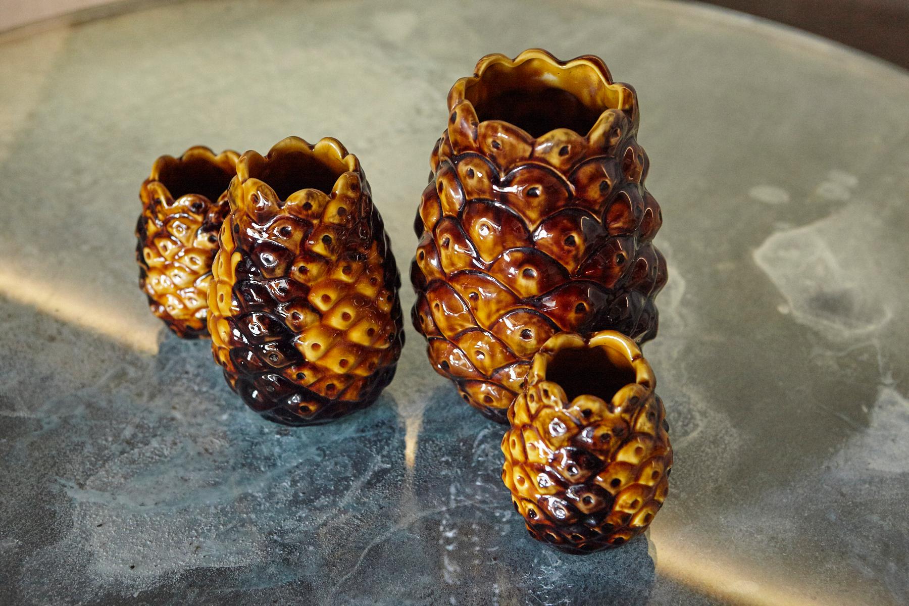 Ceramica Set di quattro vasi in ceramica di metà secolo con ananas del 1960 in vendita