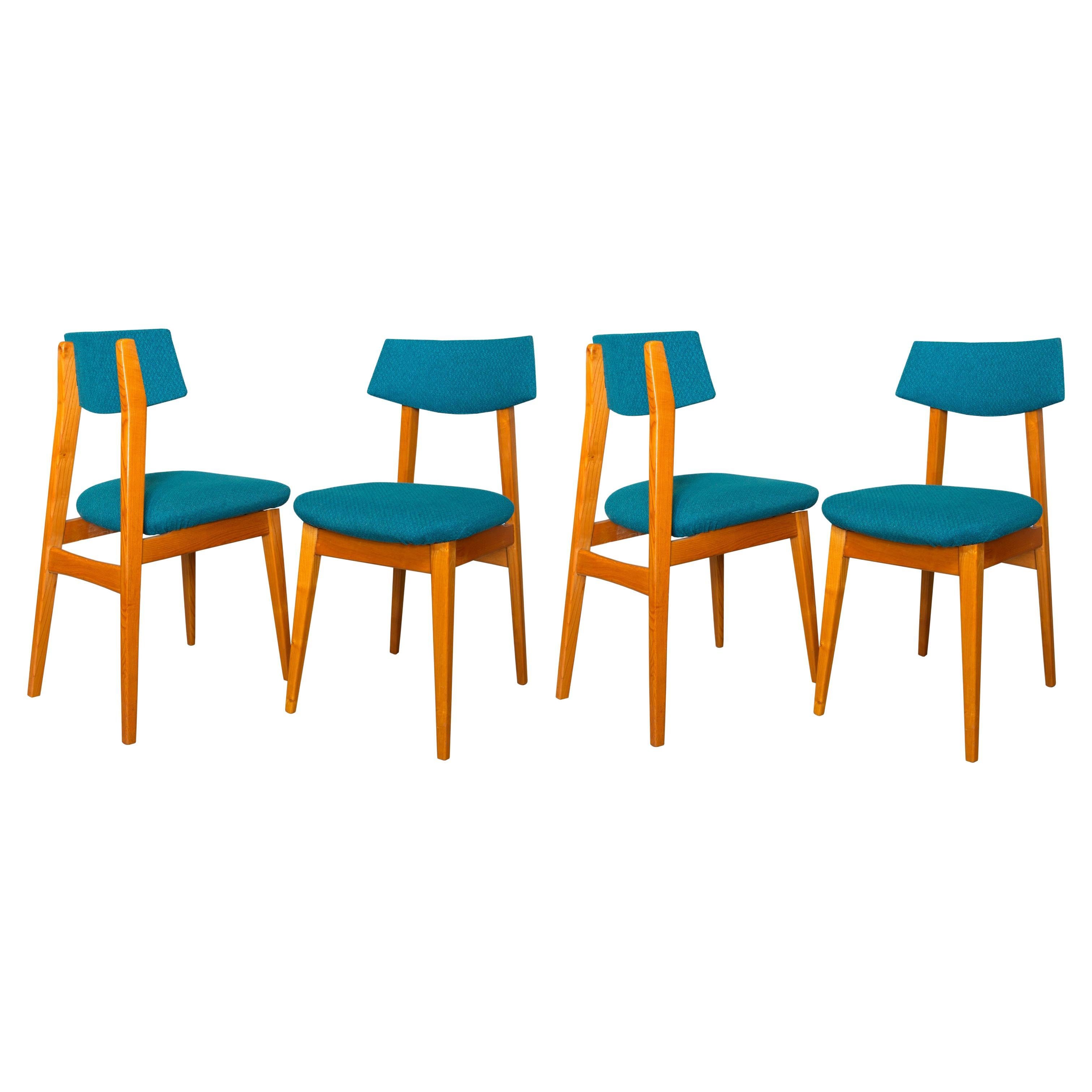 Ensemble de quatre chaises scandinaves mi-siècle moderne des années 1960