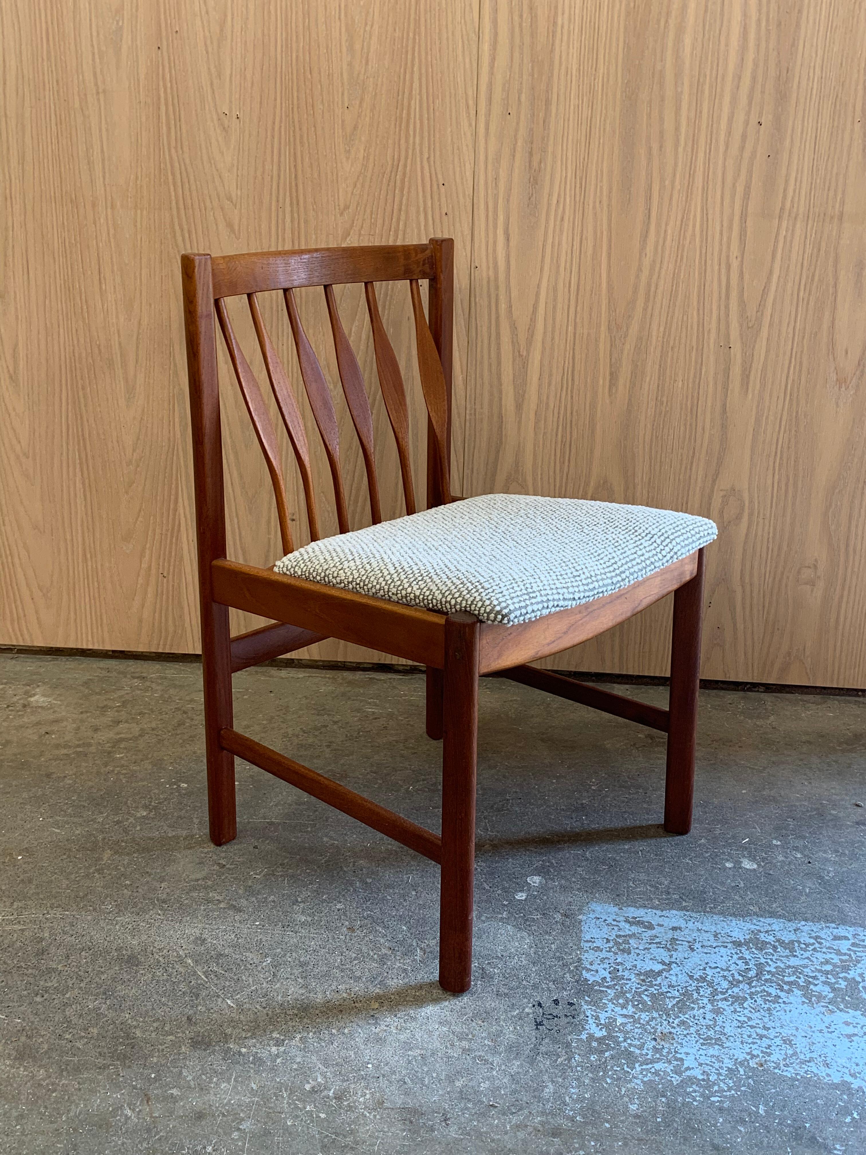 Set of Four 1960s Teak Dining Chairs - Fully Restored en vente 7