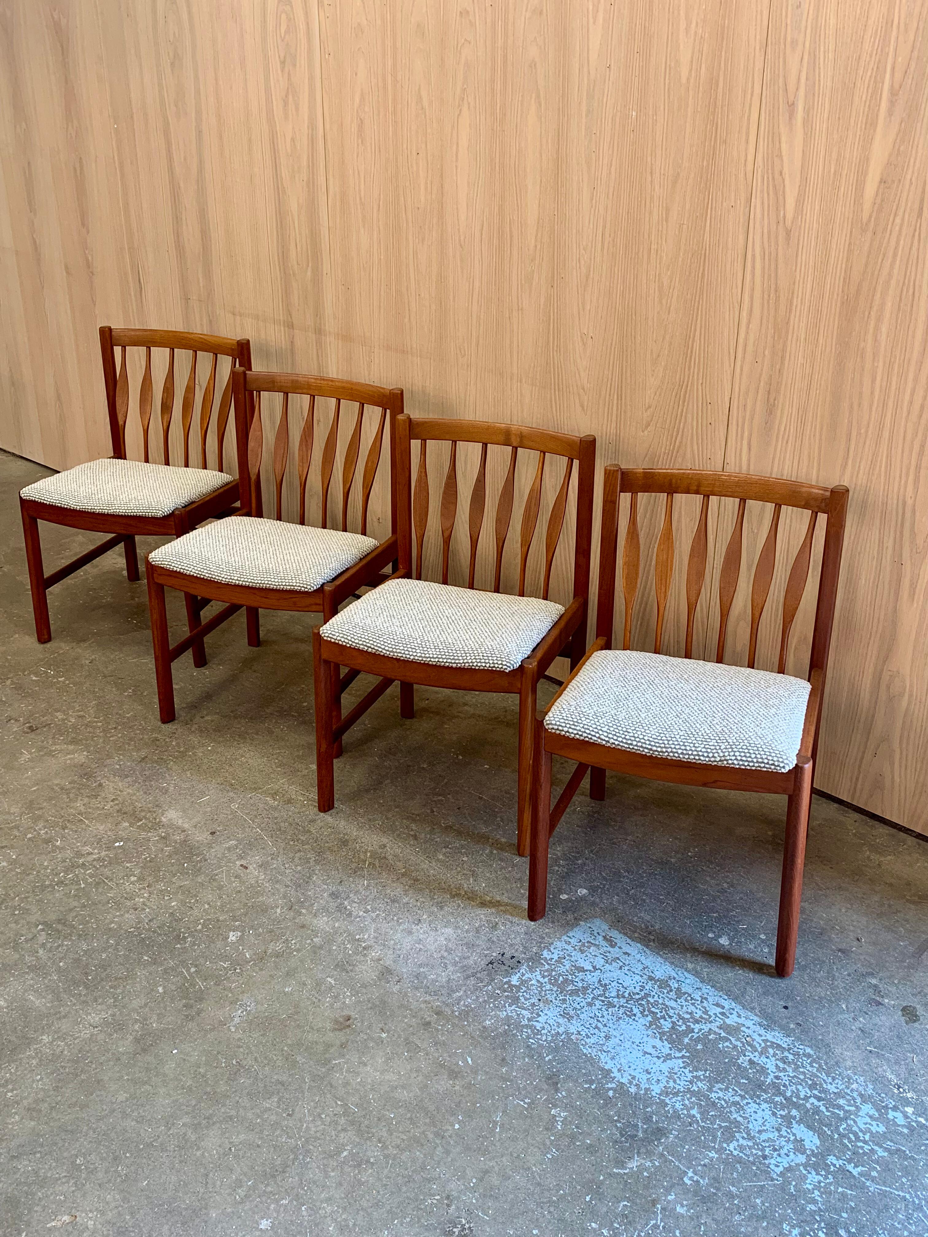 Mid-Century Modern Set of Four 1960s Teak Dining Chairs - Fully Restored en vente