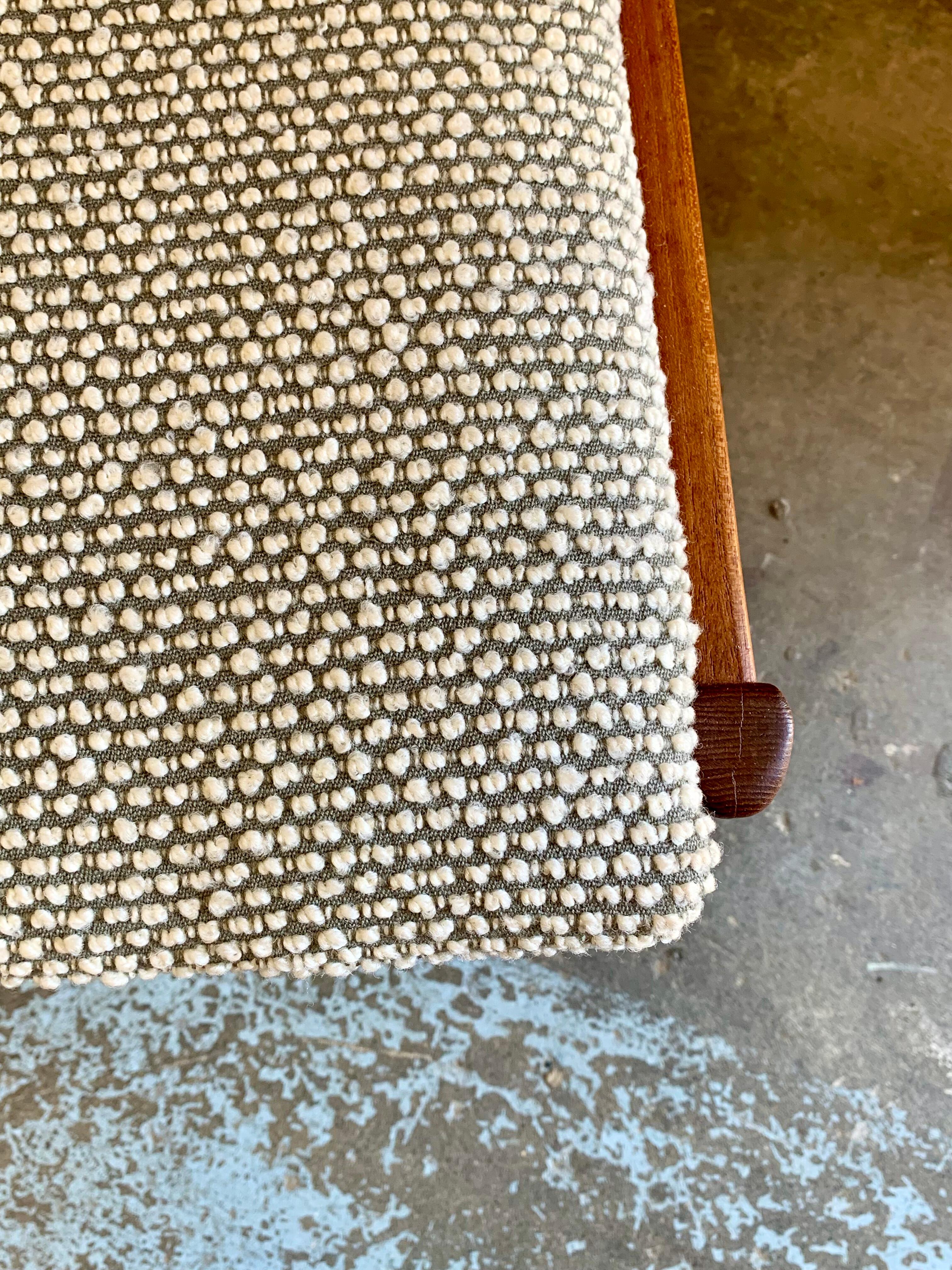Set of Four 1960s Teak Dining Chairs - Fully Restored Excellent état - En vente à Victoria, BC