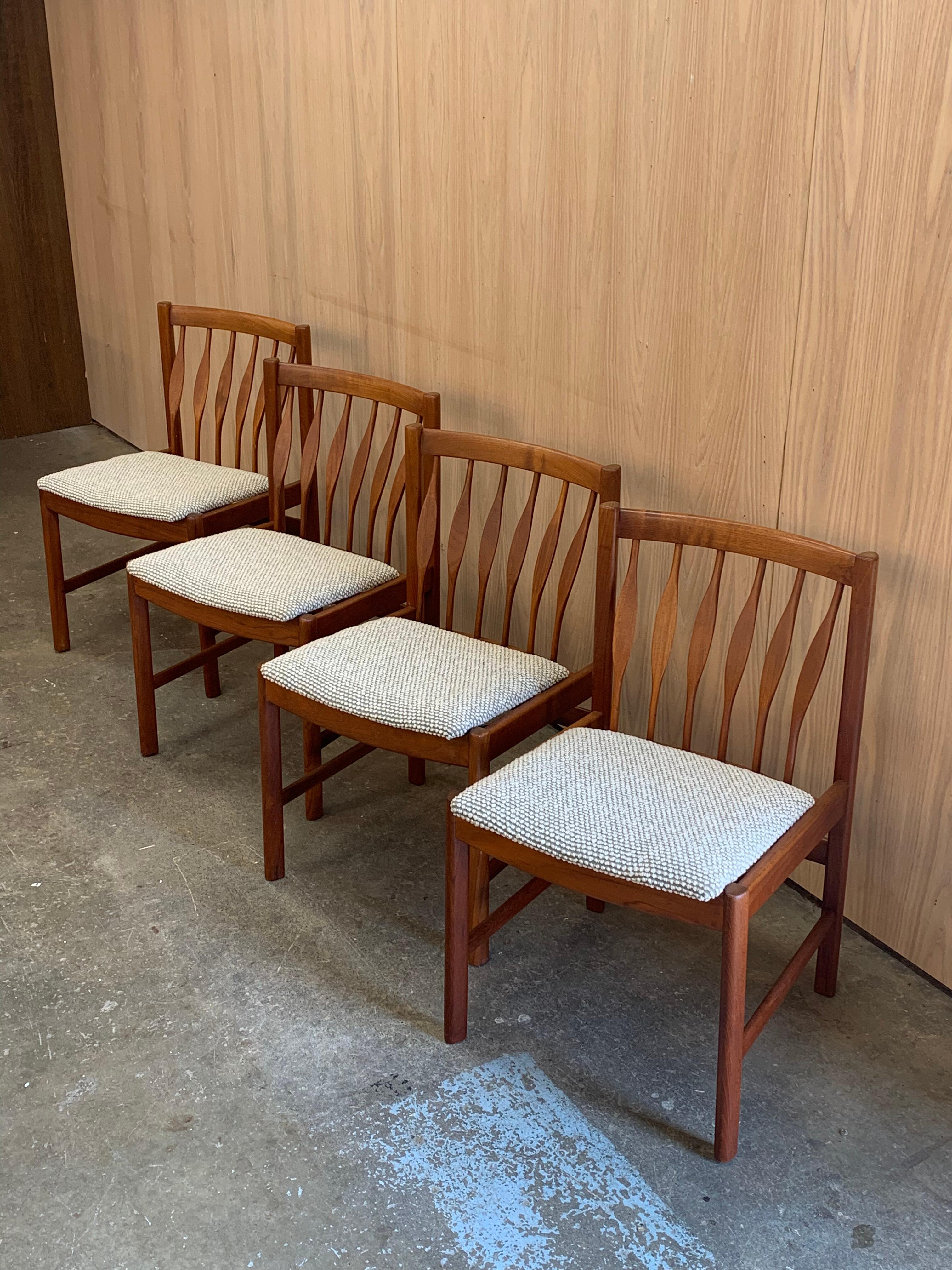 Teck Set of Four 1960s Teak Dining Chairs - Fully Restored en vente