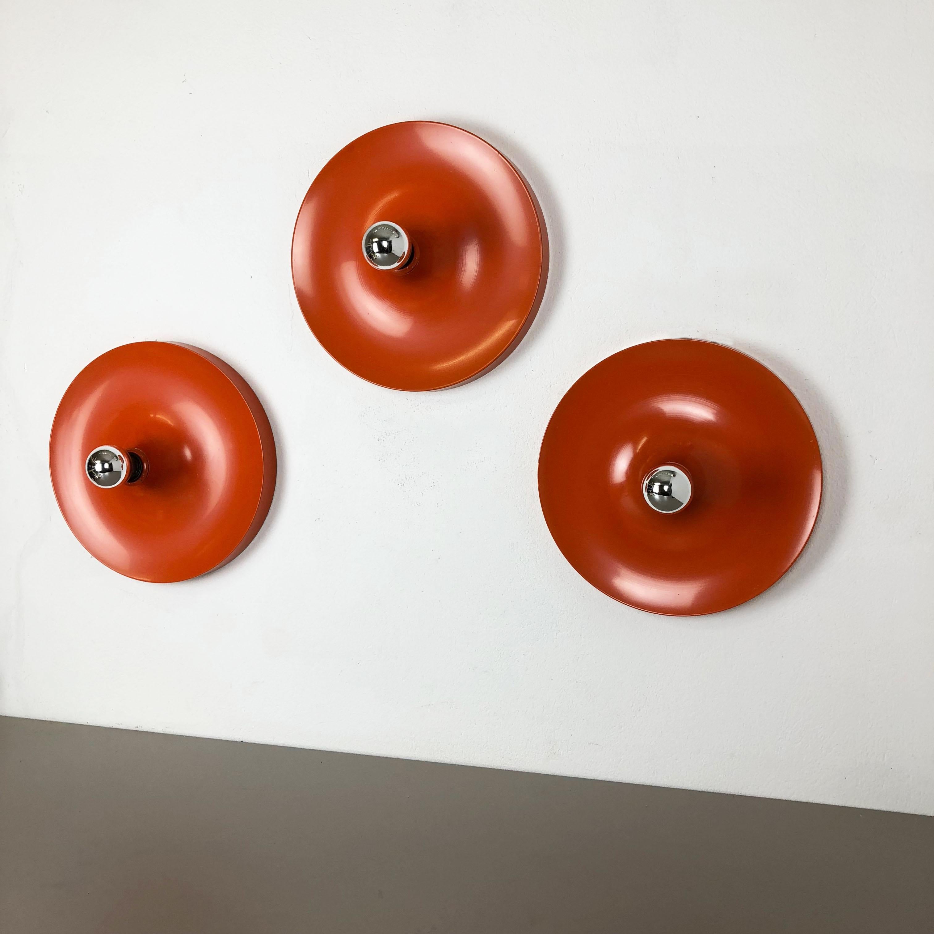 Article:

Set of three wall light sconces



Origin:

Germany


Producer:

TEKA Lights, Germany



Age:

1970s


Set of three original 1970s modernist German wall light made of solid metal aluminum. This set was produced by