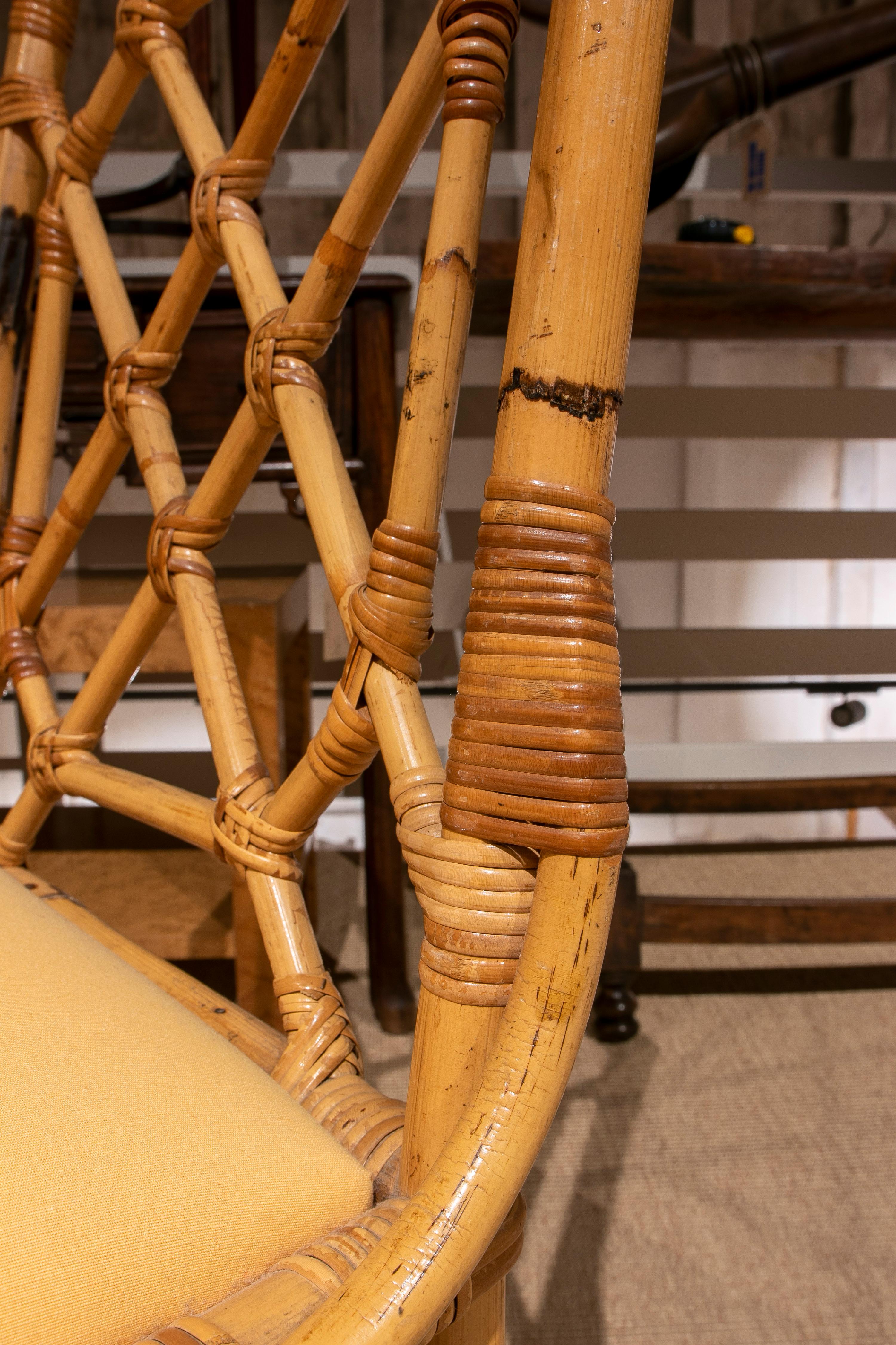 Ensemble de quatre chaises anglaises en bambou des années 1970 avec sièges tapissés de tissu en vente 5