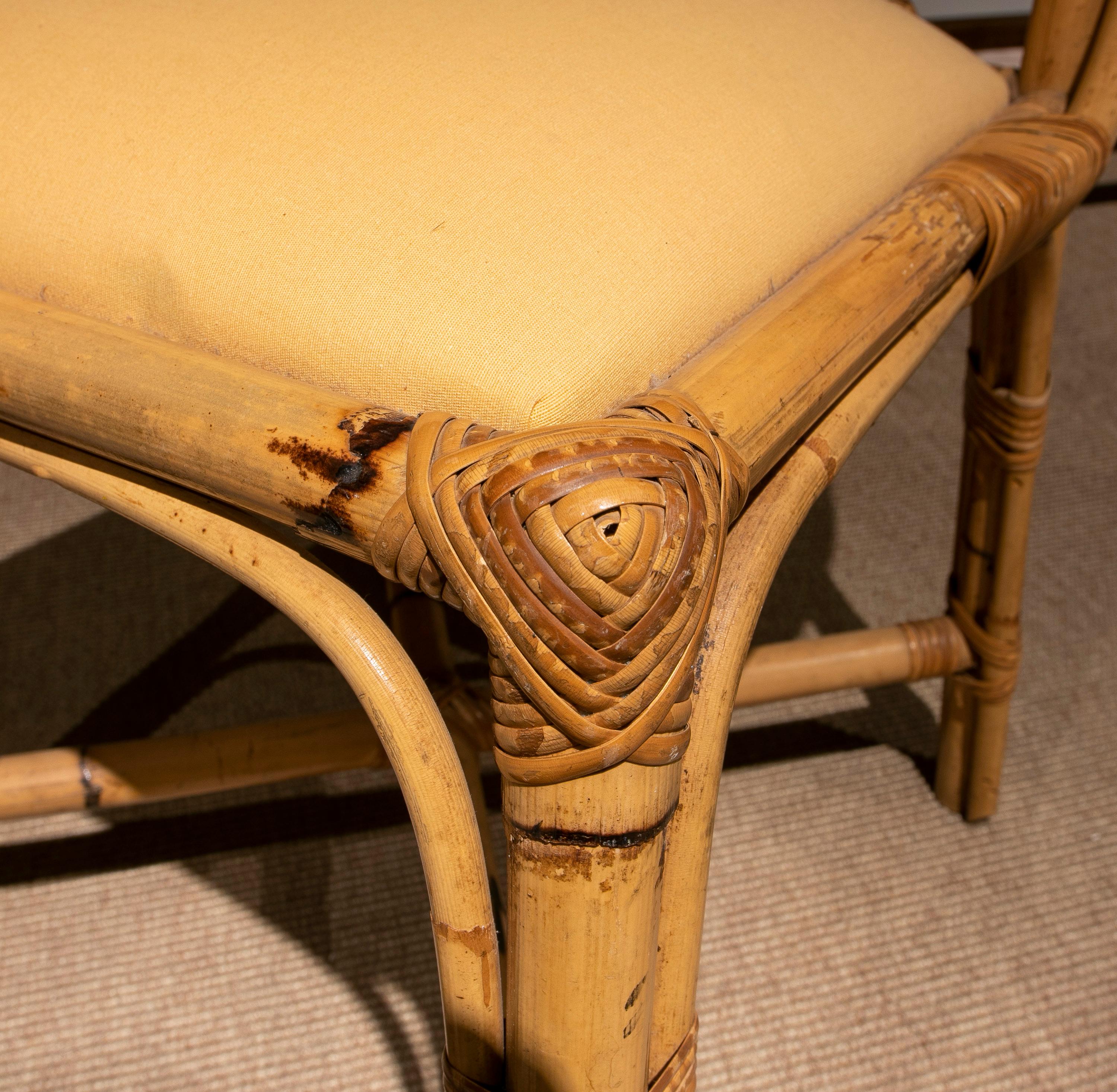Ensemble de quatre chaises anglaises en bambou des années 1970 avec sièges tapissés de tissu en vente 6