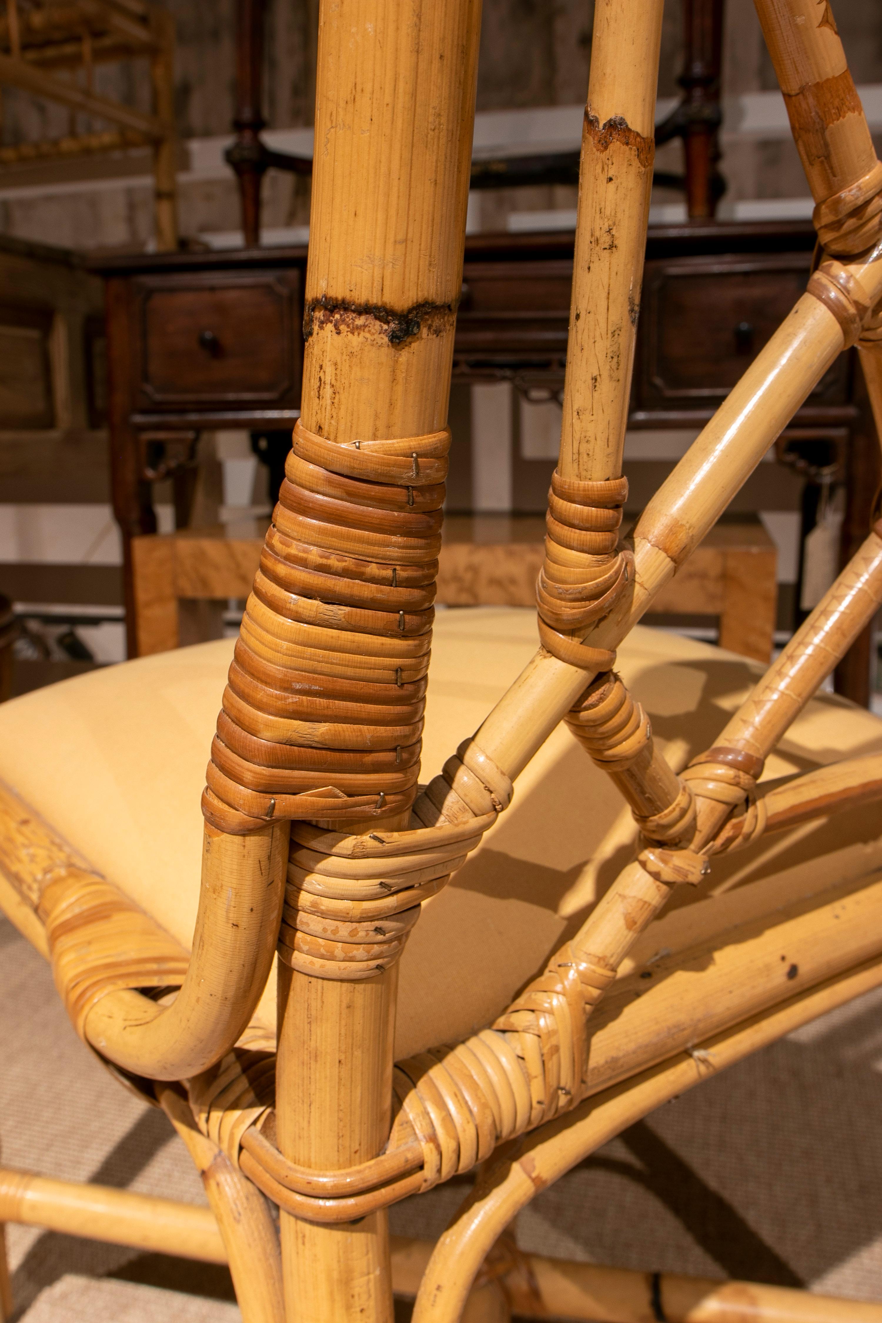 Ensemble de quatre chaises anglaises en bambou des années 1970 avec sièges tapissés de tissu en vente 7