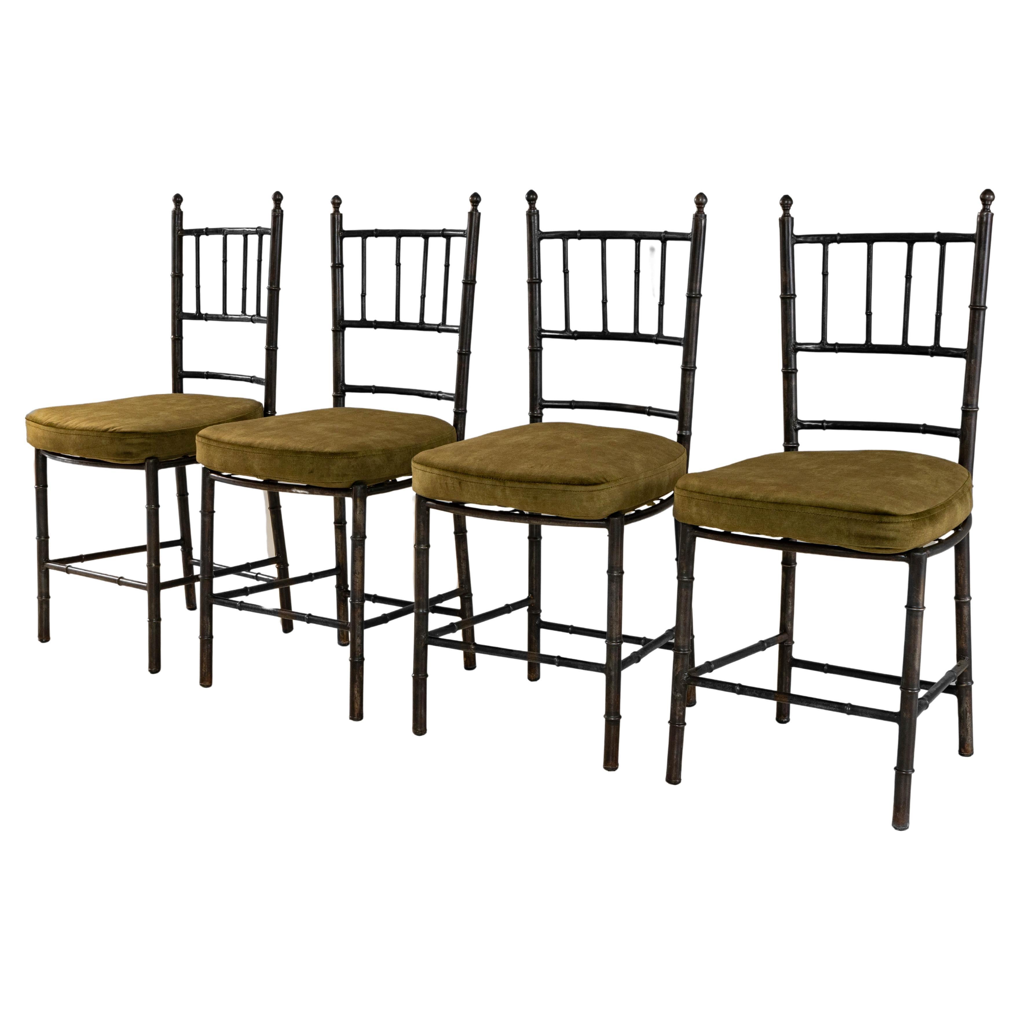 Ensemble de quatre chaises en métal Chiavari des années 1970 avec sièges tapissés en vente