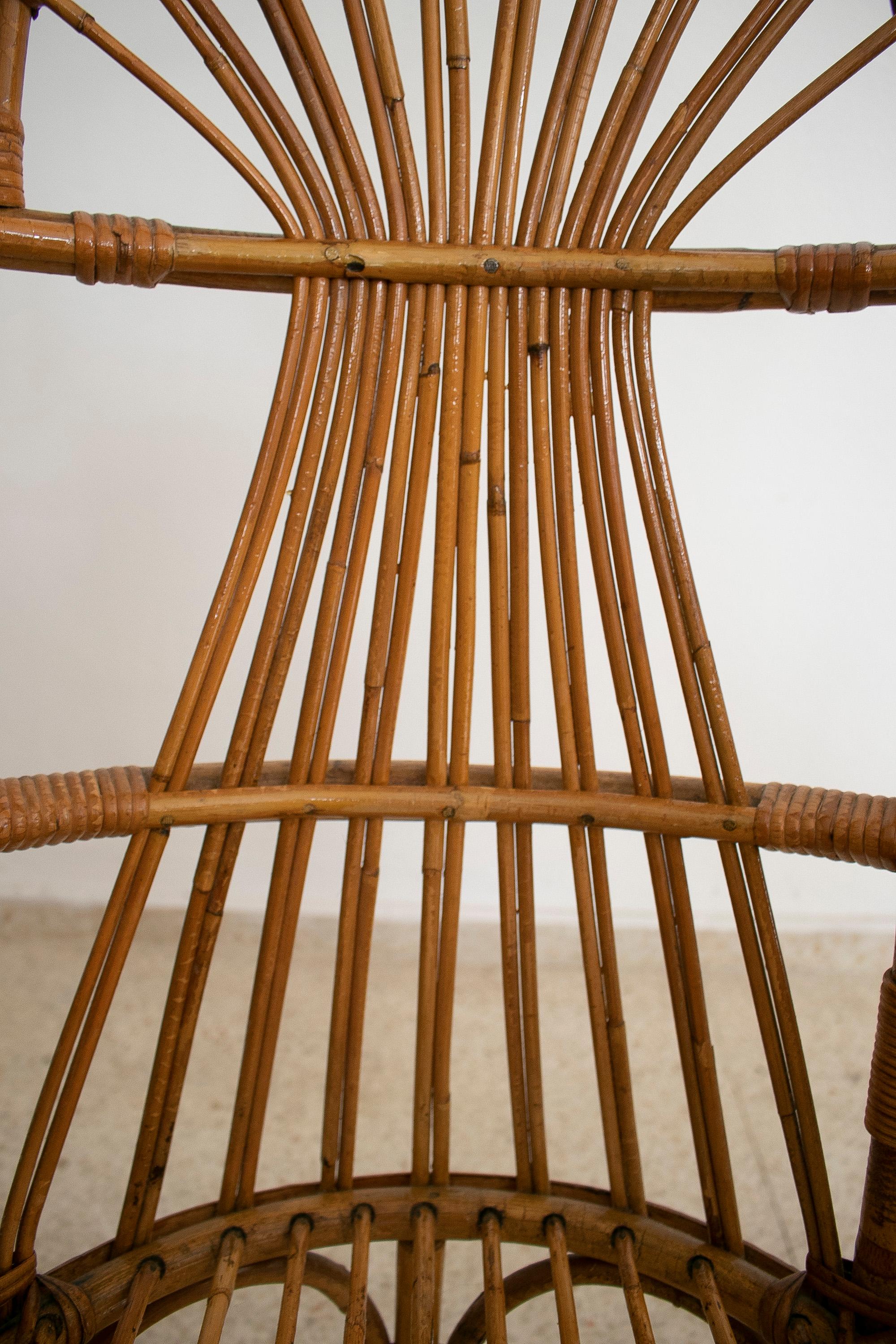 Ensemble de quatre chaises paon espagnoles en bambou des années 1970 en vente 6
