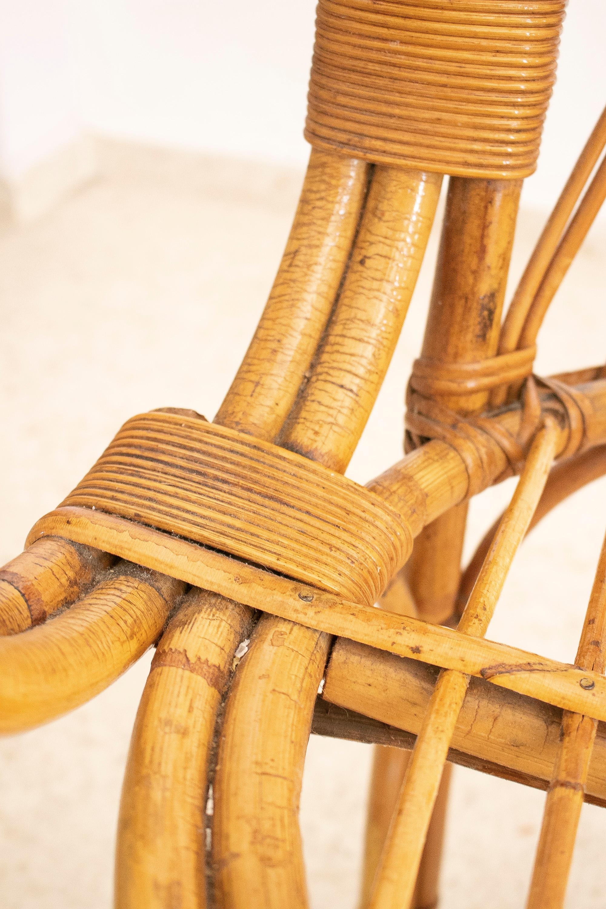 Ensemble de quatre chaises paon espagnoles en bambou des années 1970 en vente 7