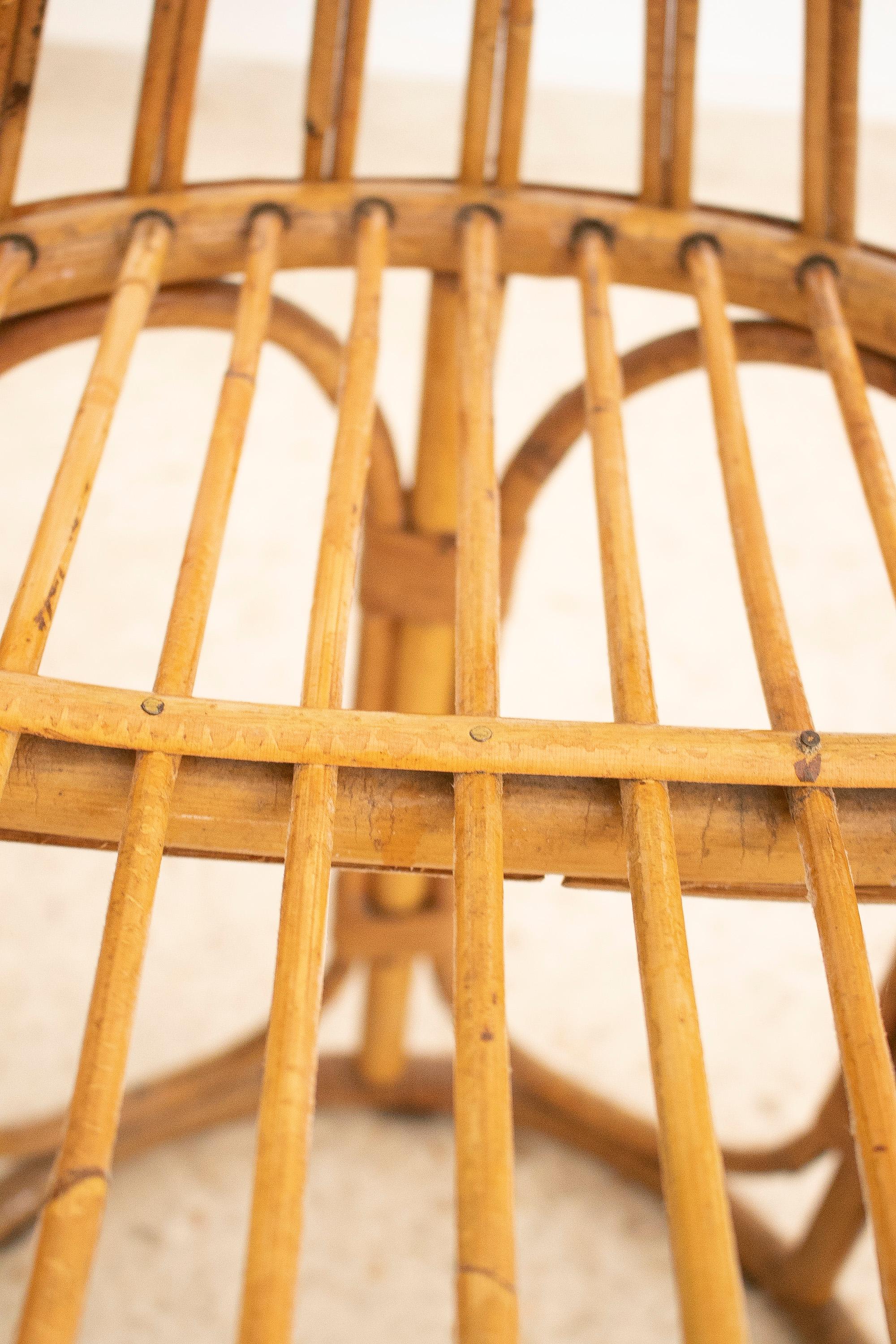 Ensemble de quatre chaises paon espagnoles en bambou des années 1970 en vente 8