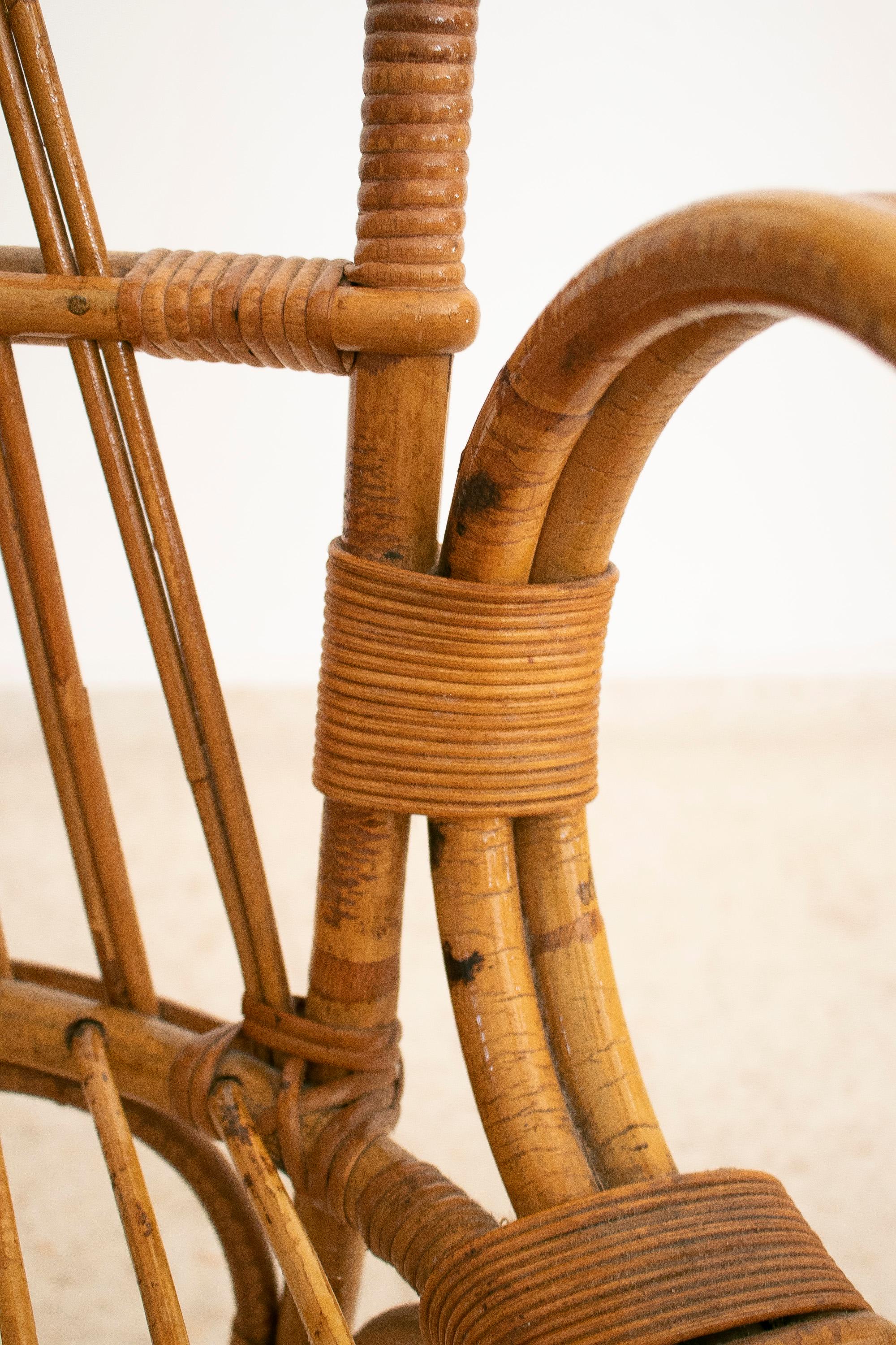 Ensemble de quatre chaises paon espagnoles en bambou des années 1970 en vente 9