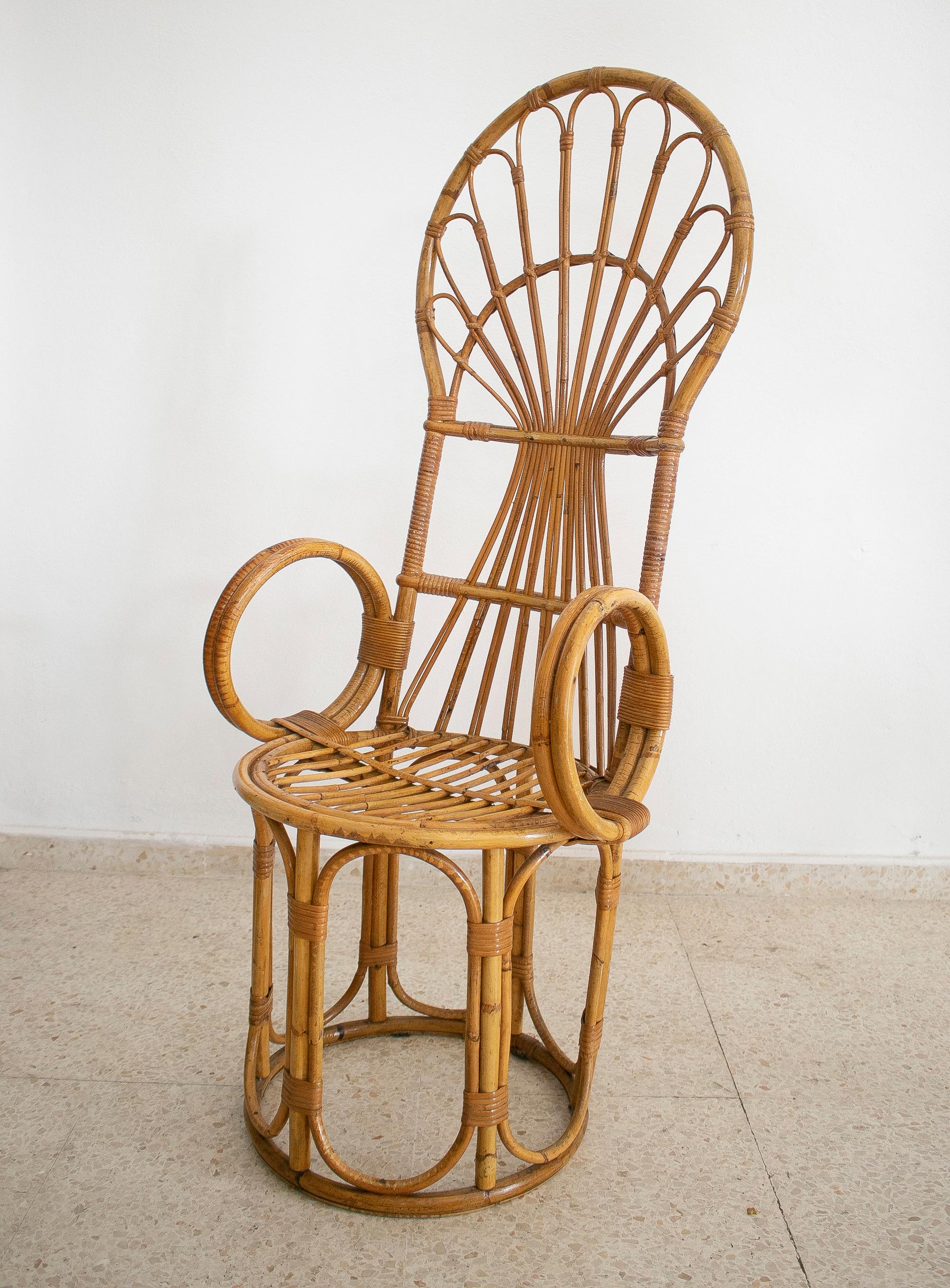 Ensemble de quatre chaises paon espagnoles en bambou des années 1970 Bon état - En vente à Marbella, ES