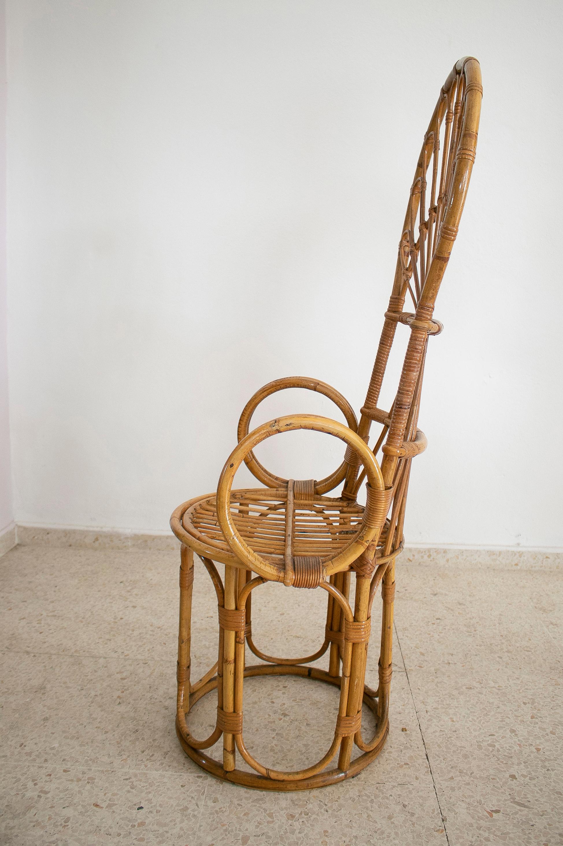 20ième siècle Ensemble de quatre chaises paon espagnoles en bambou des années 1970 en vente