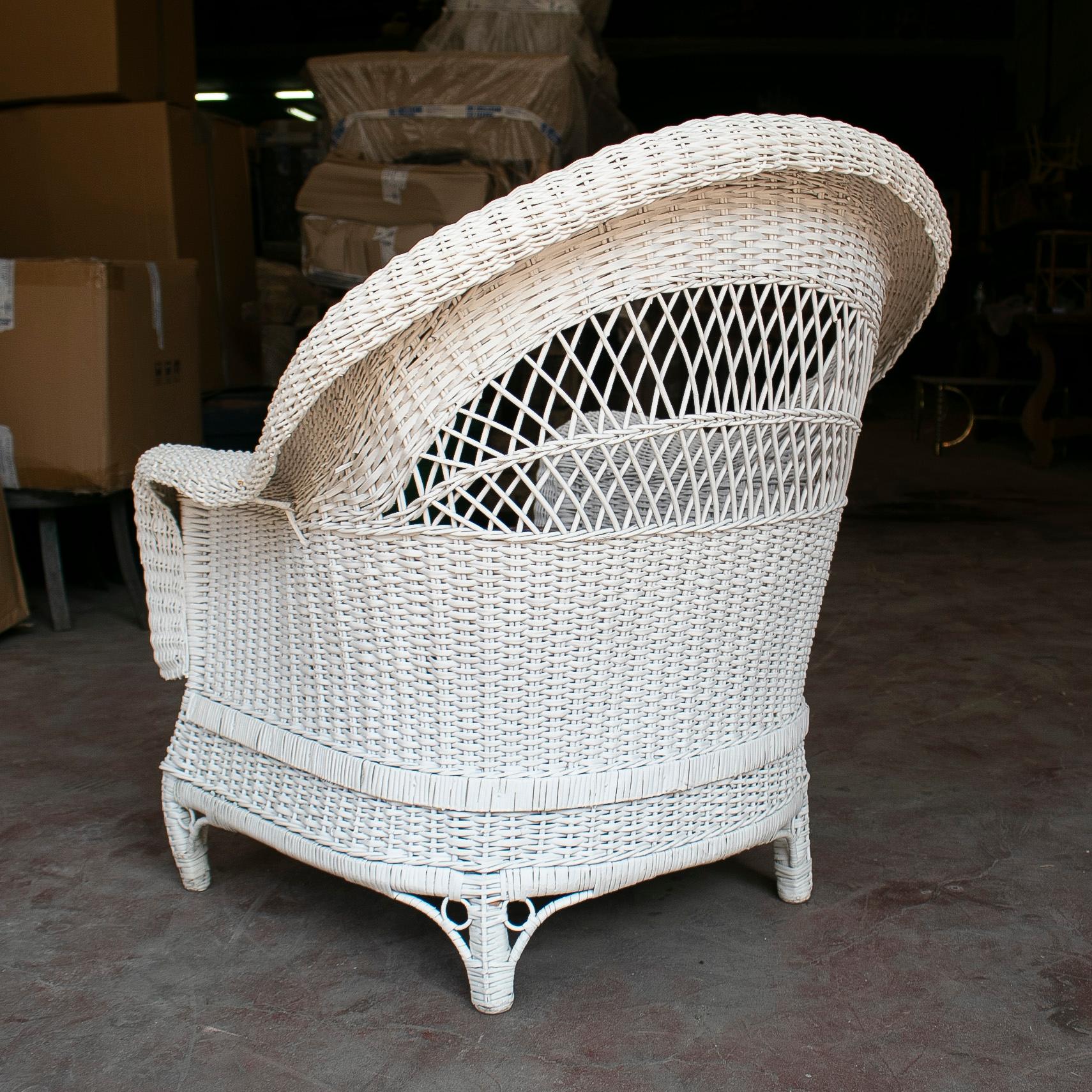 Set of Four 1970s Spanish Woven Wicker White Armchairs For Sale 2