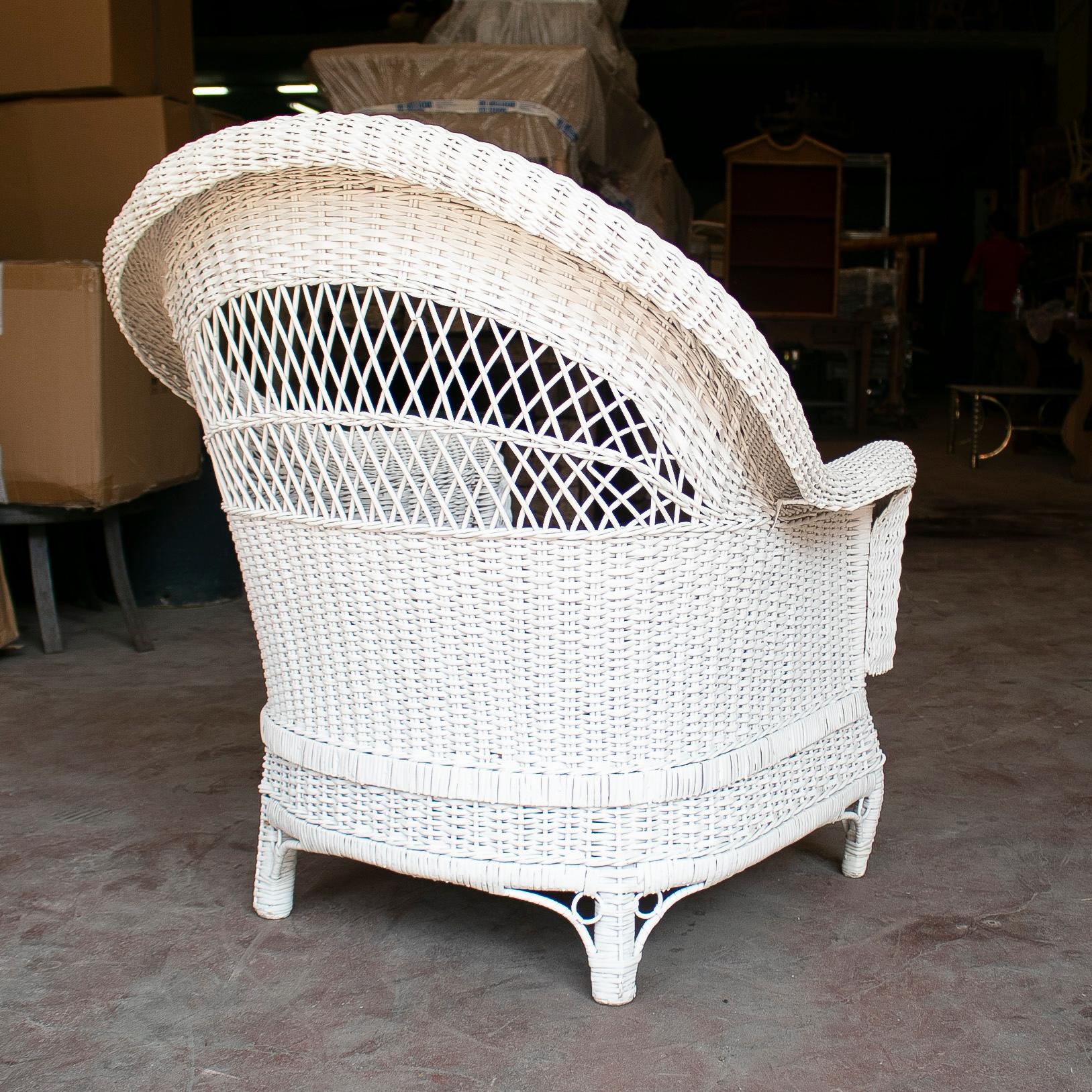 Set of Four 1970s Spanish Woven Wicker White Armchairs For Sale 3