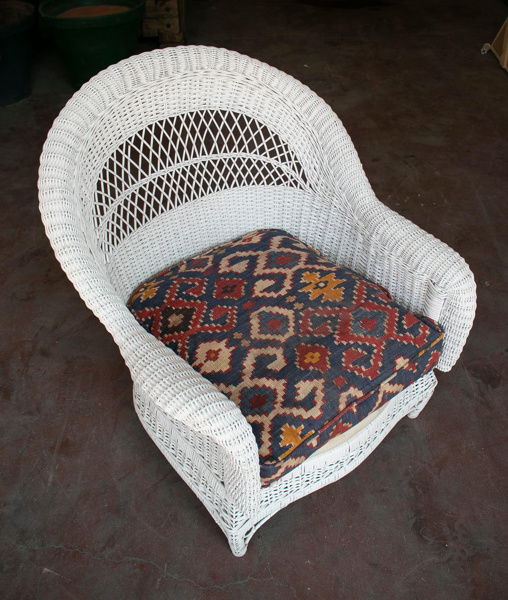 Set of Four 1970s Spanish Woven Wicker White Armchairs For Sale 4