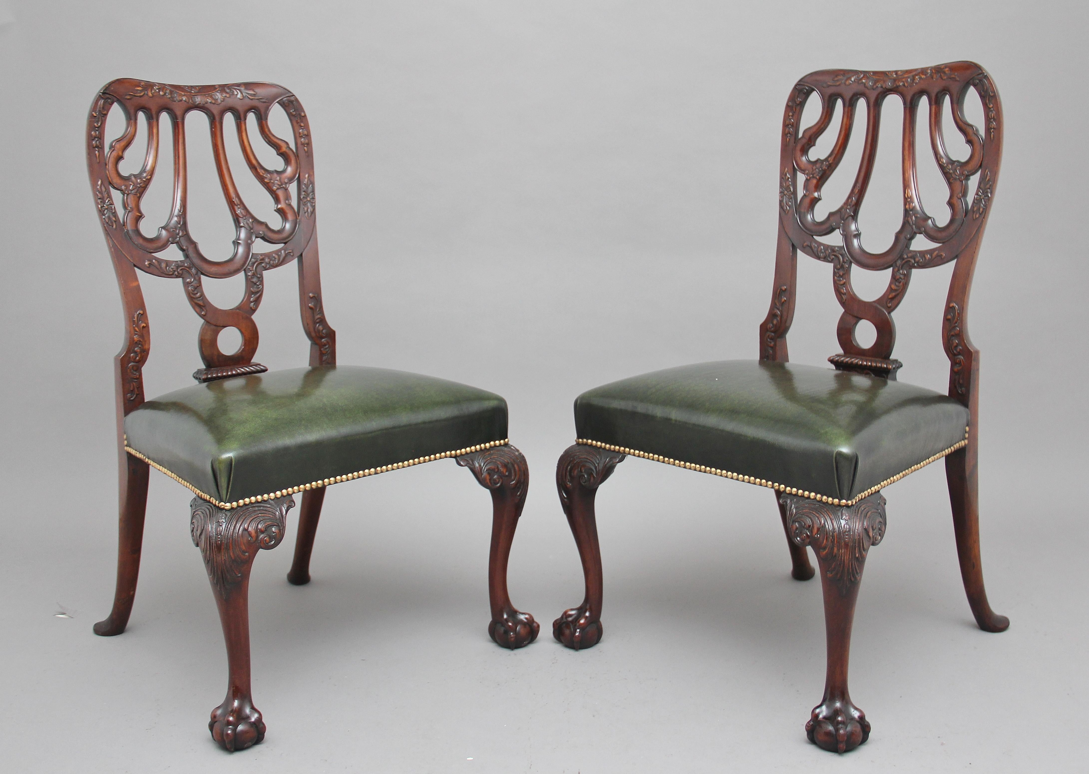 English Set of four 19th Century carved mahogany chairs in the Chippendale style 