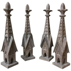 Ensemble de quatre flèches gothiques en bois sculpté du 19ème siècle