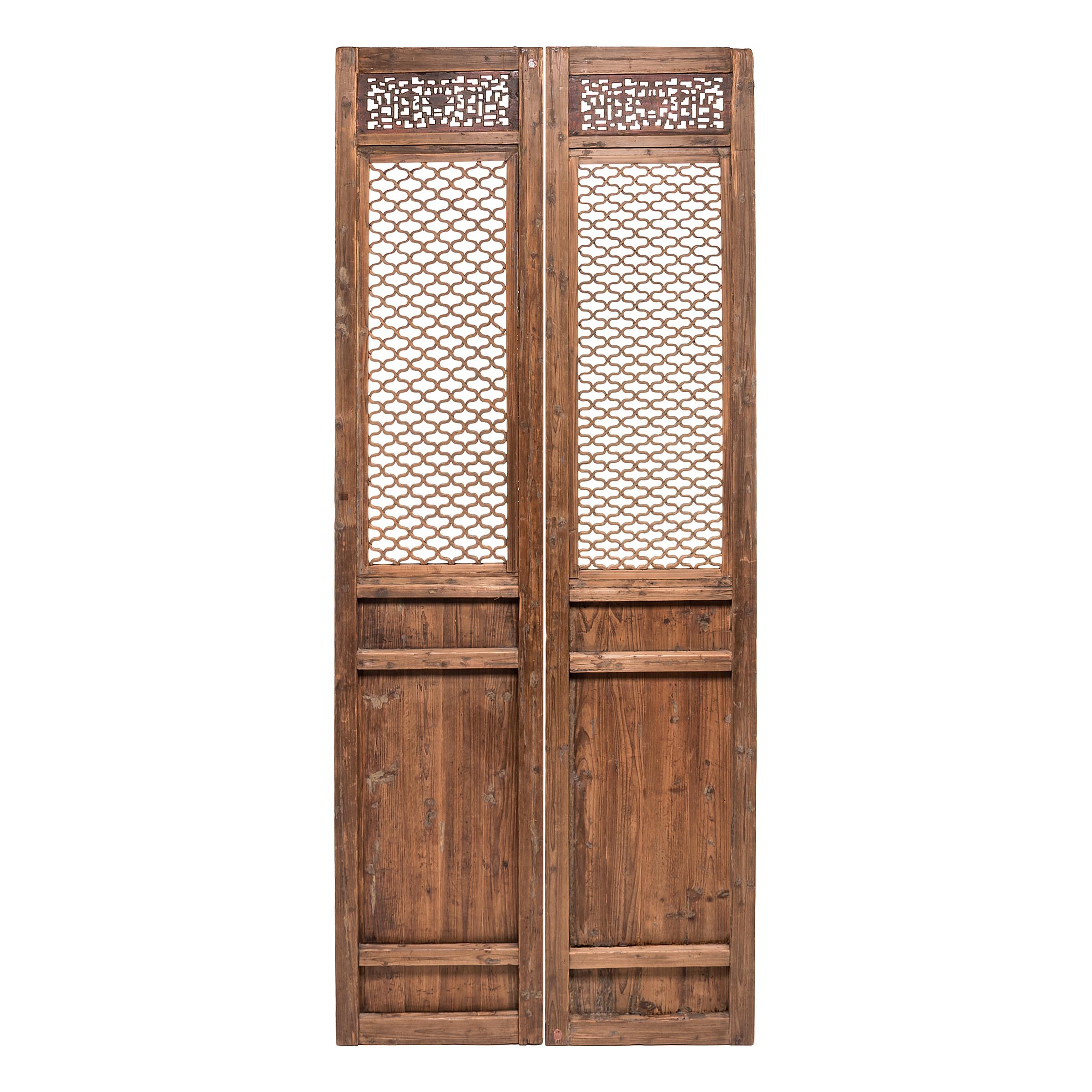 Set of Four Chinese Quadrilobe Lattice Courtyard Panels, c. 1850 In Good Condition In Chicago, IL
