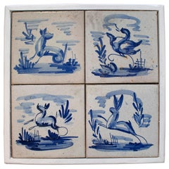 Set di quattro piastrelle in ceramica smaltata dipinte a mano Delftware olandese del XIX secolo