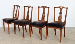 Juego de cuatro sillas de comedor holandesas del siglo XIX, de roble y talladas a mano