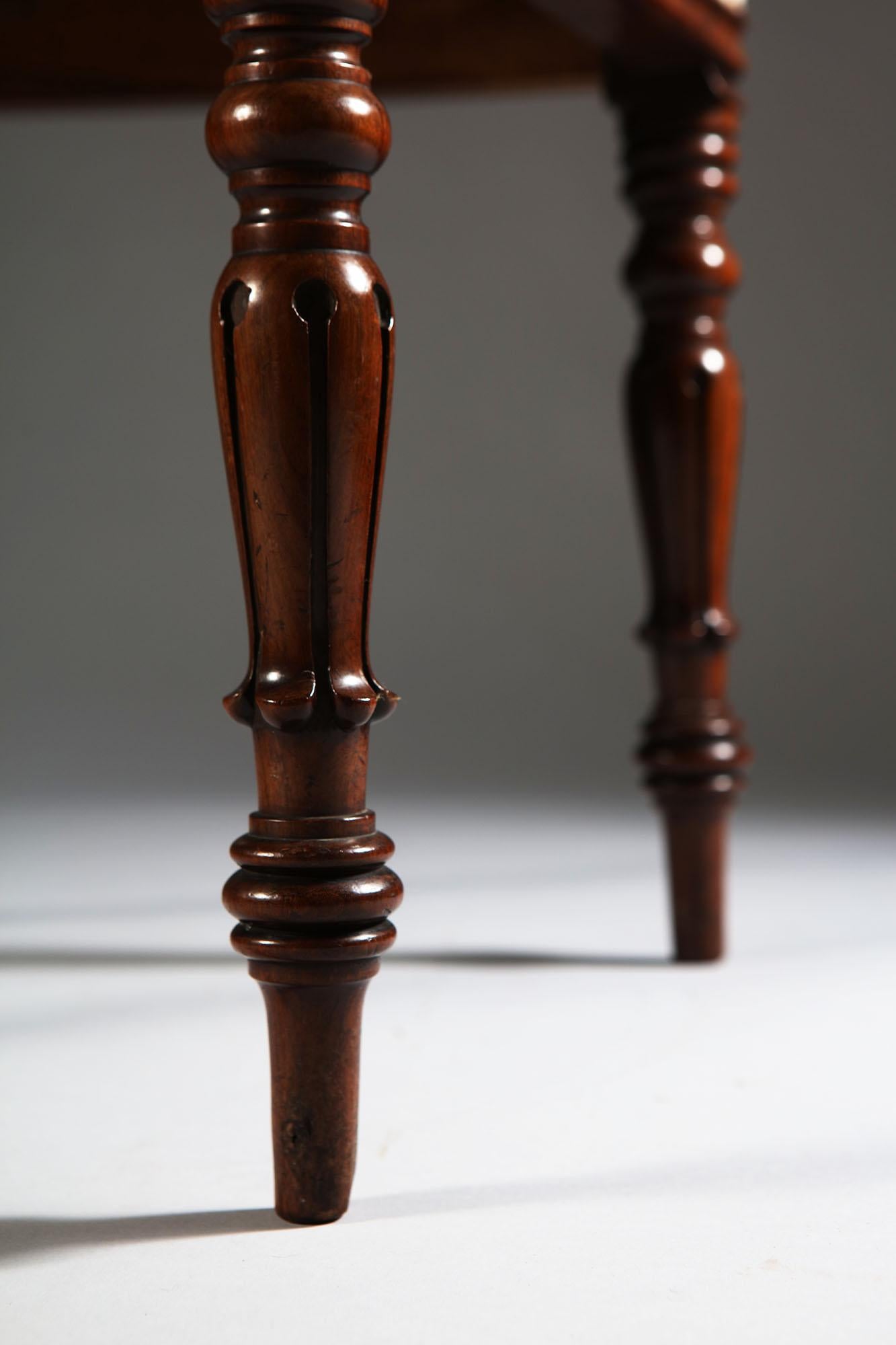 Set of Four 19th Century English Goncalo Alves Wooden Side Chairs with Swan Back 7