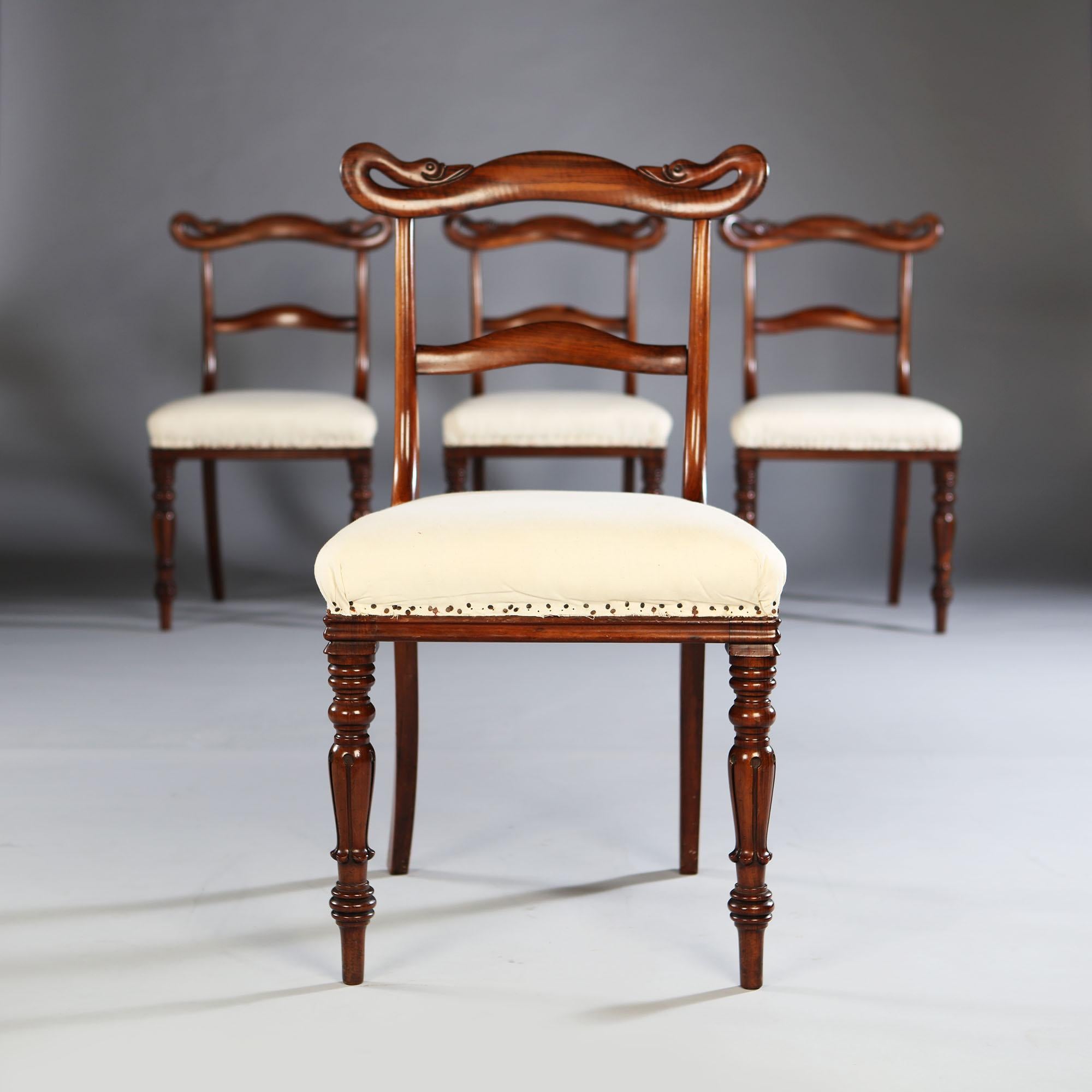 Set of Four 19th Century English Goncalo Alves Wooden Side Chairs with Swan Back In Good Condition In London, GB