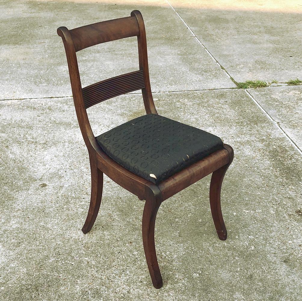 Acajou Ensemble de quatre chaises anglaises en acajou du 19ème siècle en vente