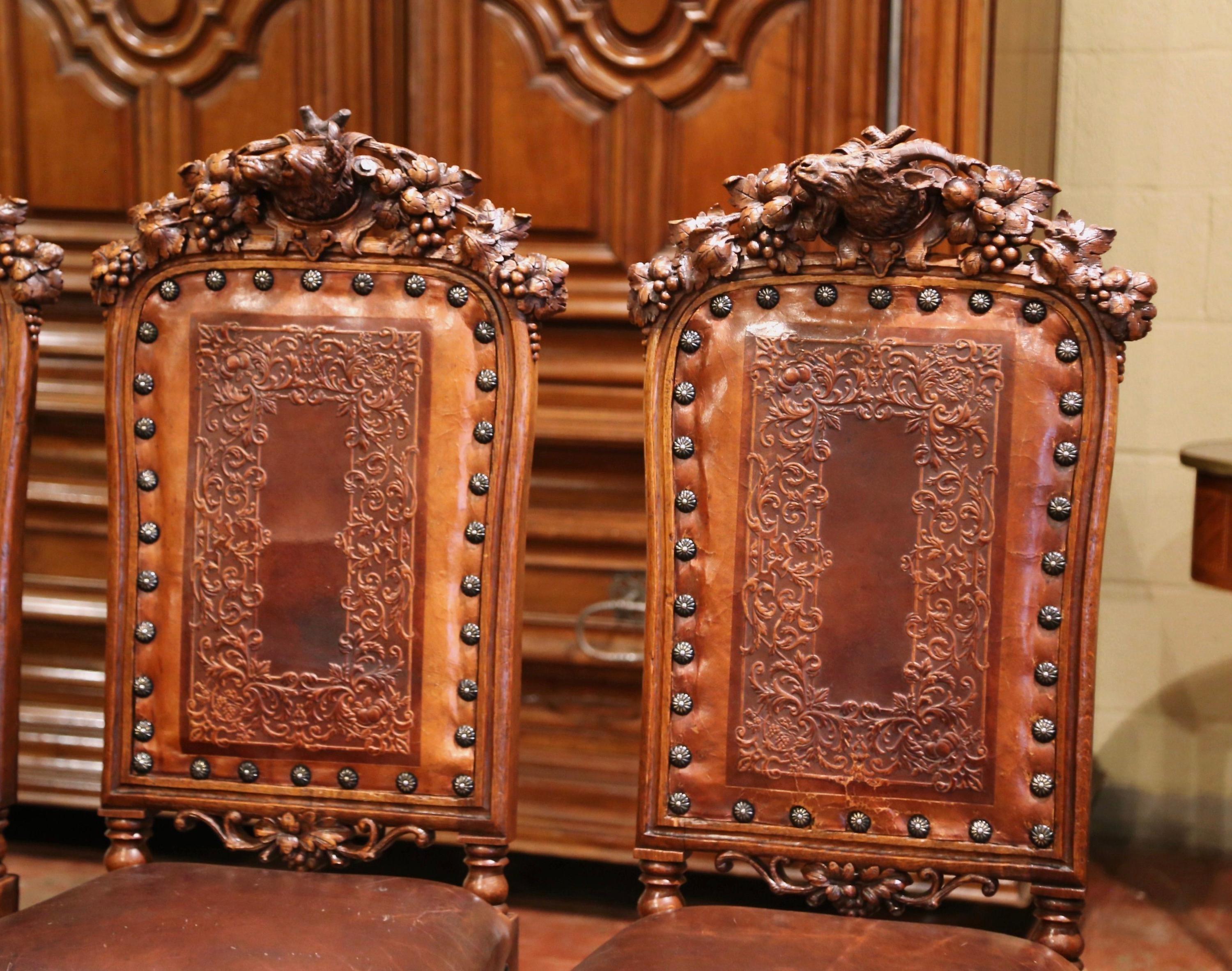 Set of Four 19th Century French Carved Oak and Leather Chairs with Hunt Motifs In Excellent Condition In Dallas, TX