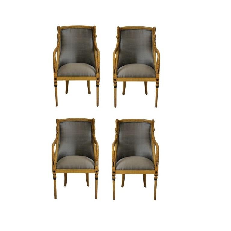 Néo-empire Ensemble de quatre chaises de salle à manger à col de cygne de style Empire français du XIXe siècle en vente