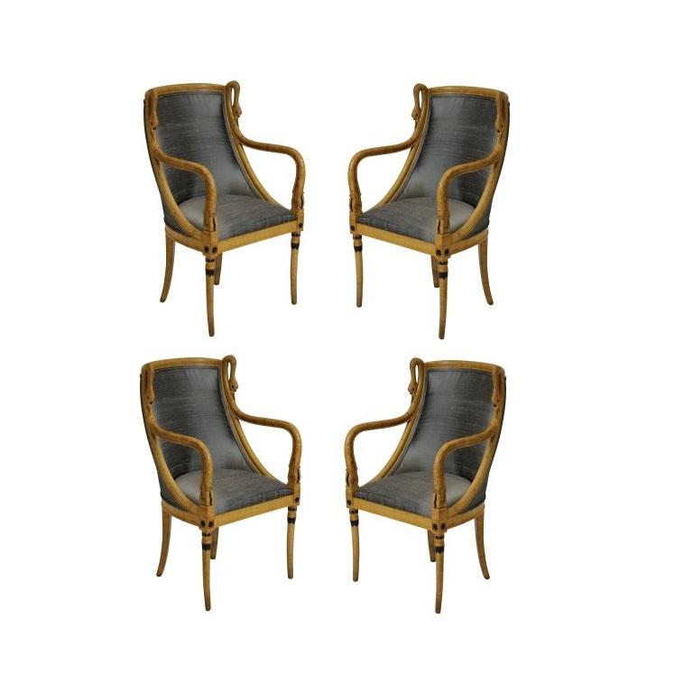 Ensemble de quatre chaises de salle à manger à col de cygne de style Empire français du XIXe siècle Bon état - En vente à Dallas, TX