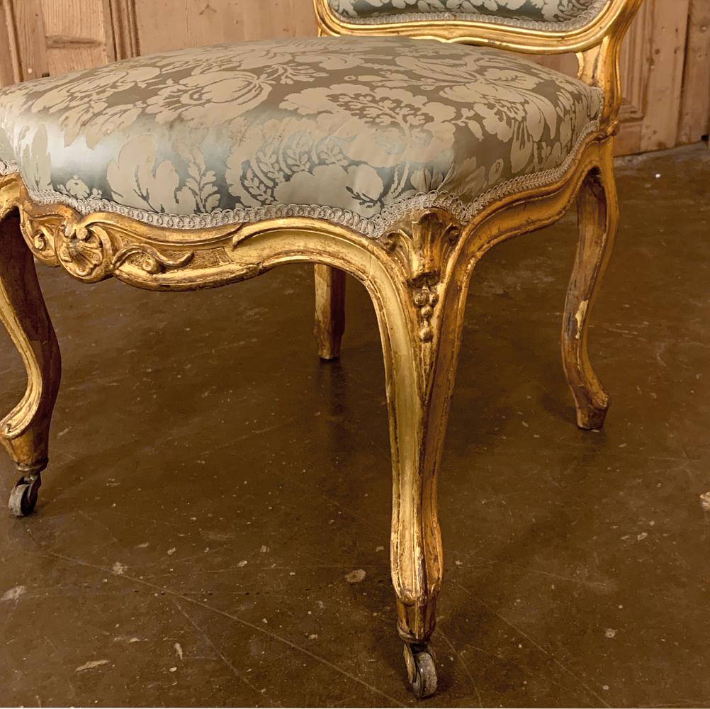 Satz von vier französischen Louis-XV-Stühlen aus vergoldetem Holz, 19. Jh. im Angebot 3