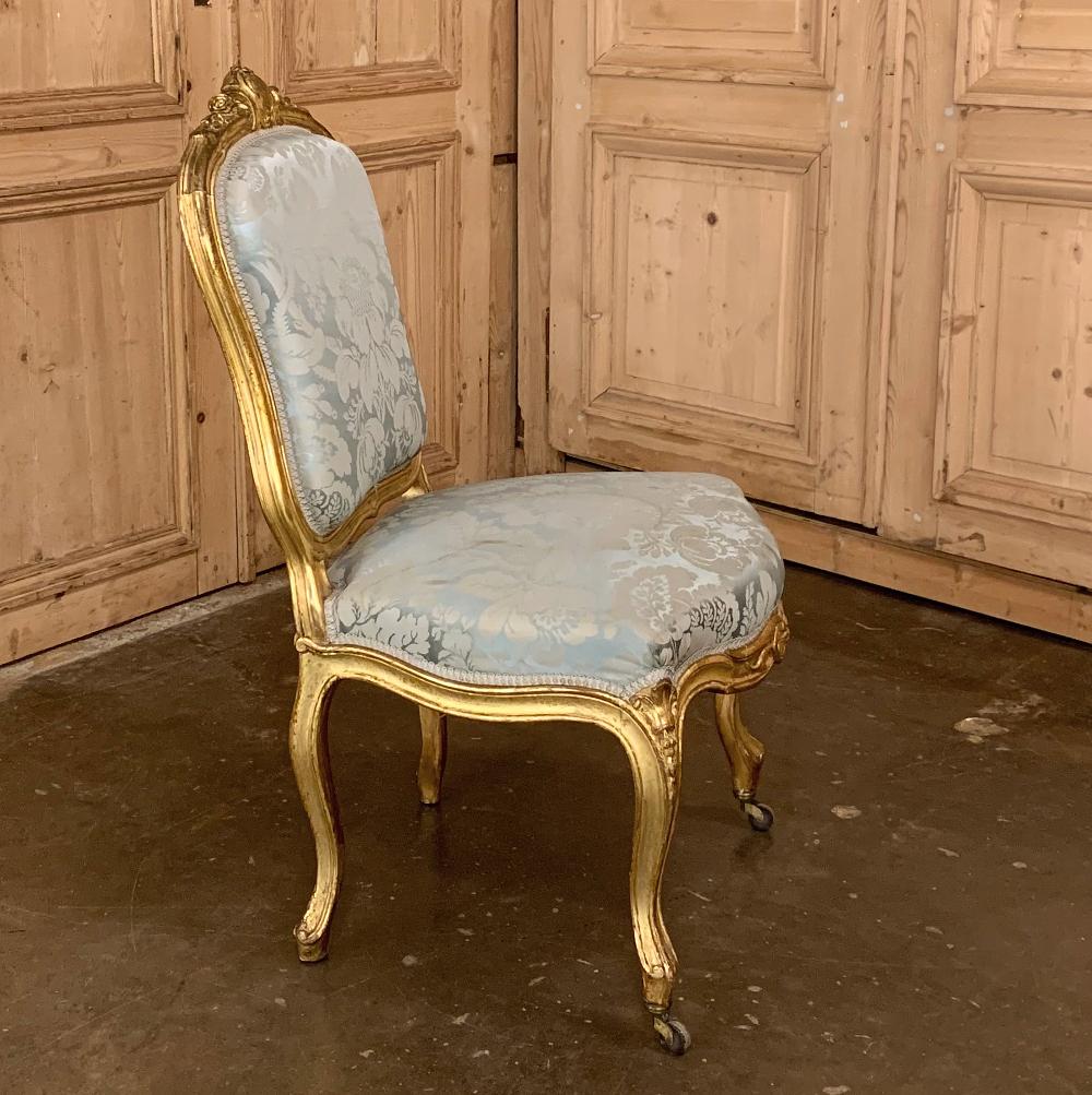 Satz von vier französischen Louis-XV-Stühlen aus vergoldetem Holz, 19. Jh. im Angebot 4