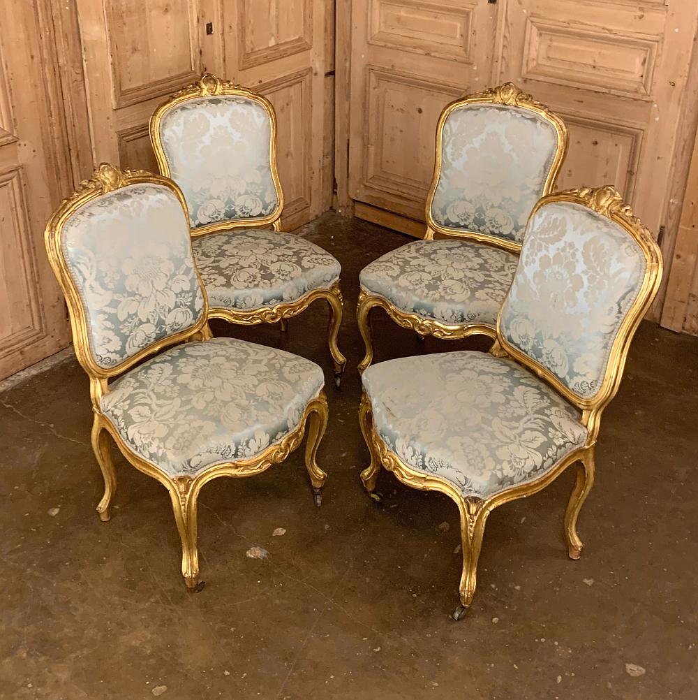 Satz von vier französischen Louis-XV-Stühlen aus vergoldetem Holz, 19. Jh. (Louis XV.) im Angebot