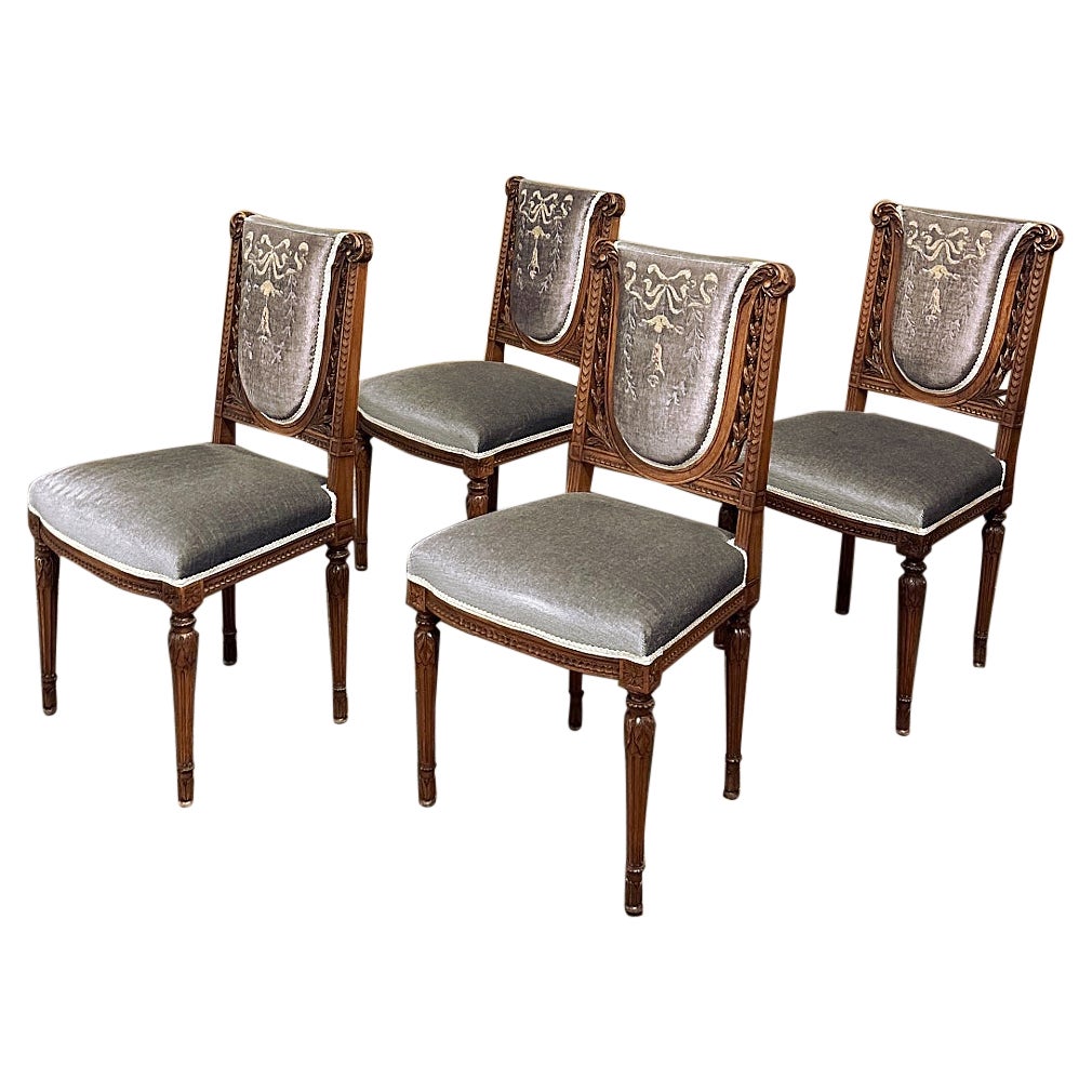 Set di quattro sedie da salotto francesi Luigi XVI del XIX secolo in legno di noce e mohair