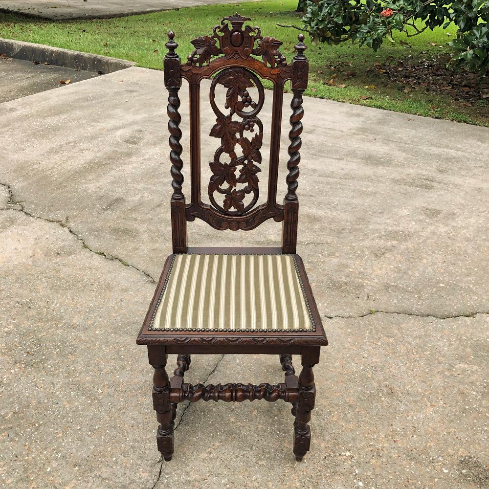 Set of Four 19th Century French Renaissance Chairs For Sale 4