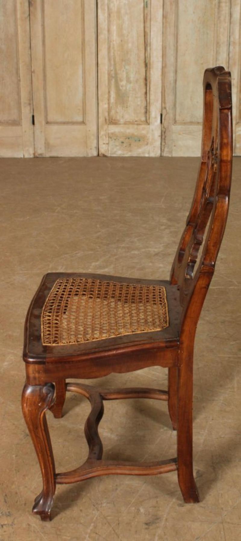 Satz von vier iberischen Barockholzstühlen aus dem 19. Jahrhundert im Zustand „Gut“ in Middleburg, VA